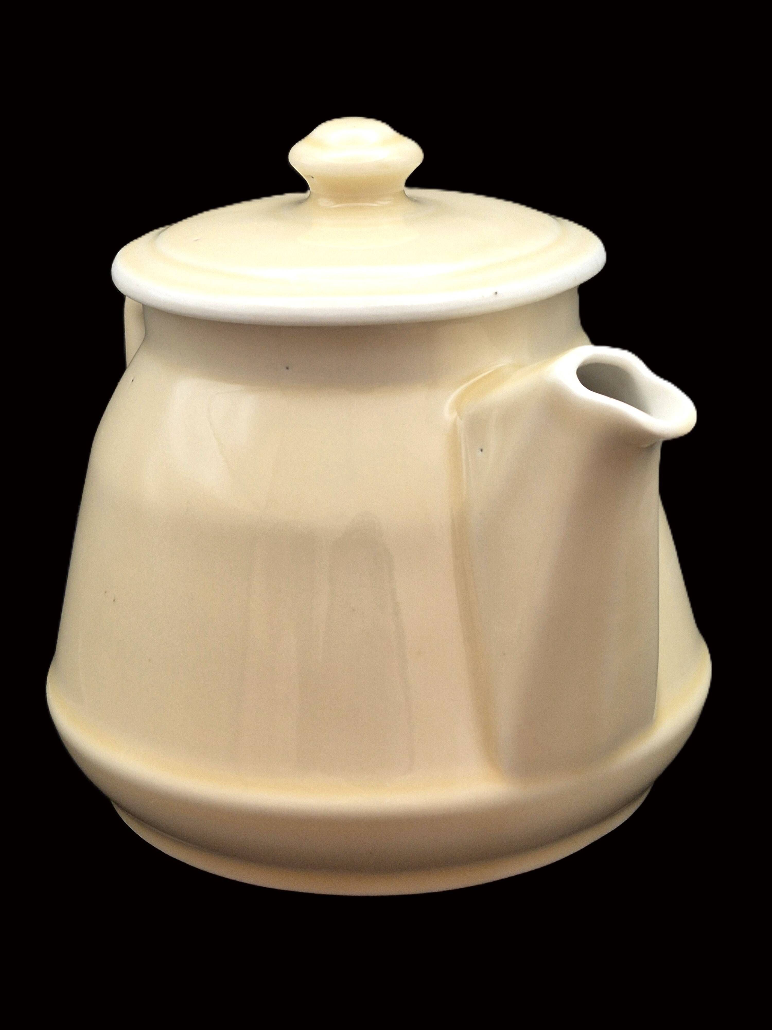Vintage cream ceramic teapot – Authentic charm & chic country decor