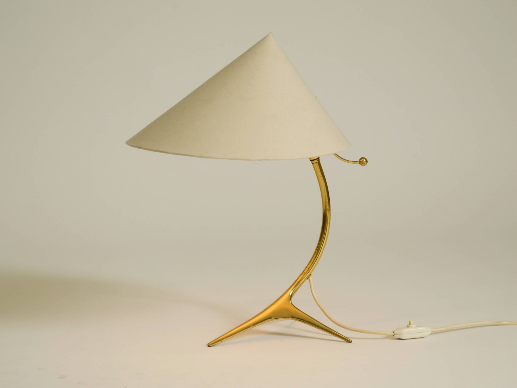 Large mid-century modern brass crow's foot table lamp by Kalmar Austria