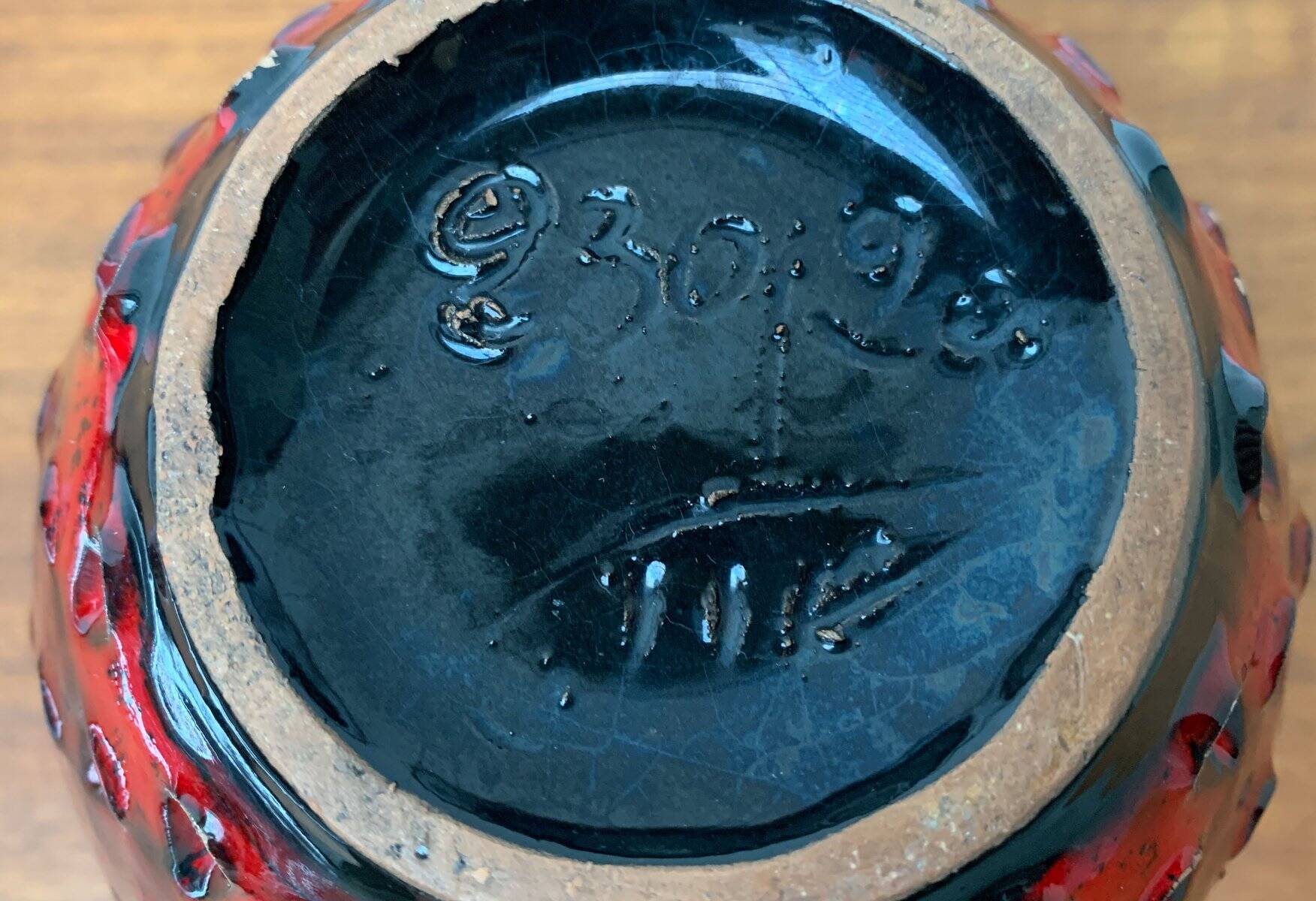 Strawberry pottery vase by Fratelli Fanciullacci for Bitossi, 1960s.