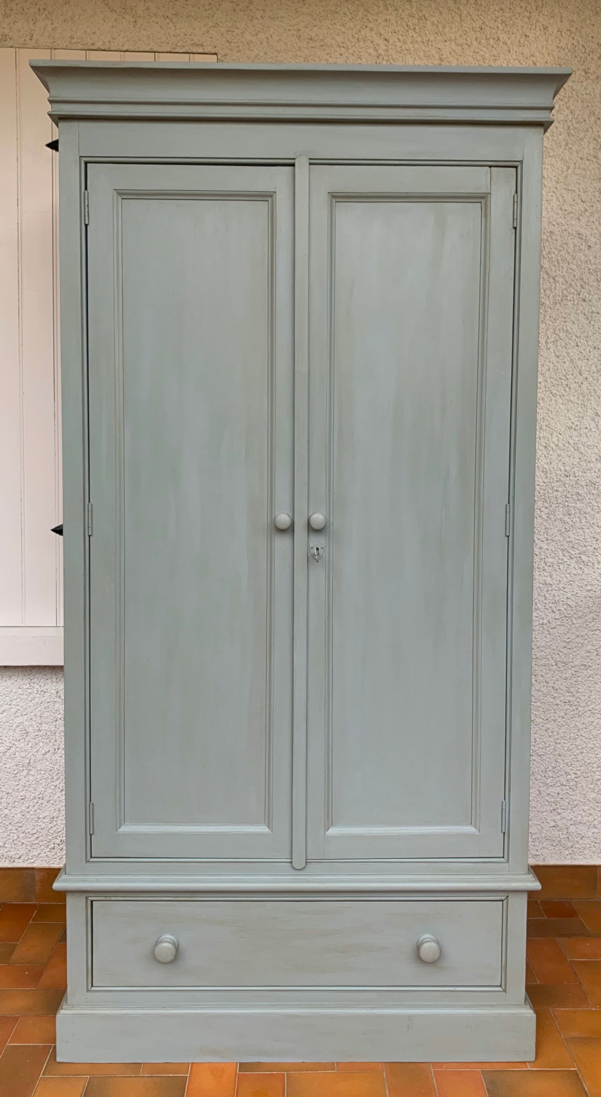 Painted wooden cabinet