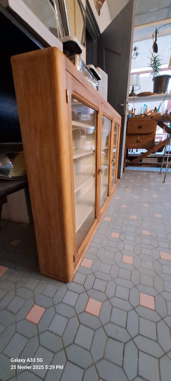 Wall display cabinet shelf