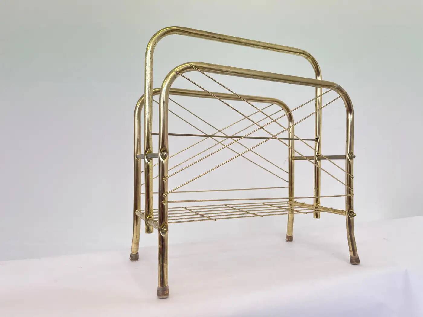 Présentoir à journaux/revues en métal doré des années 1980