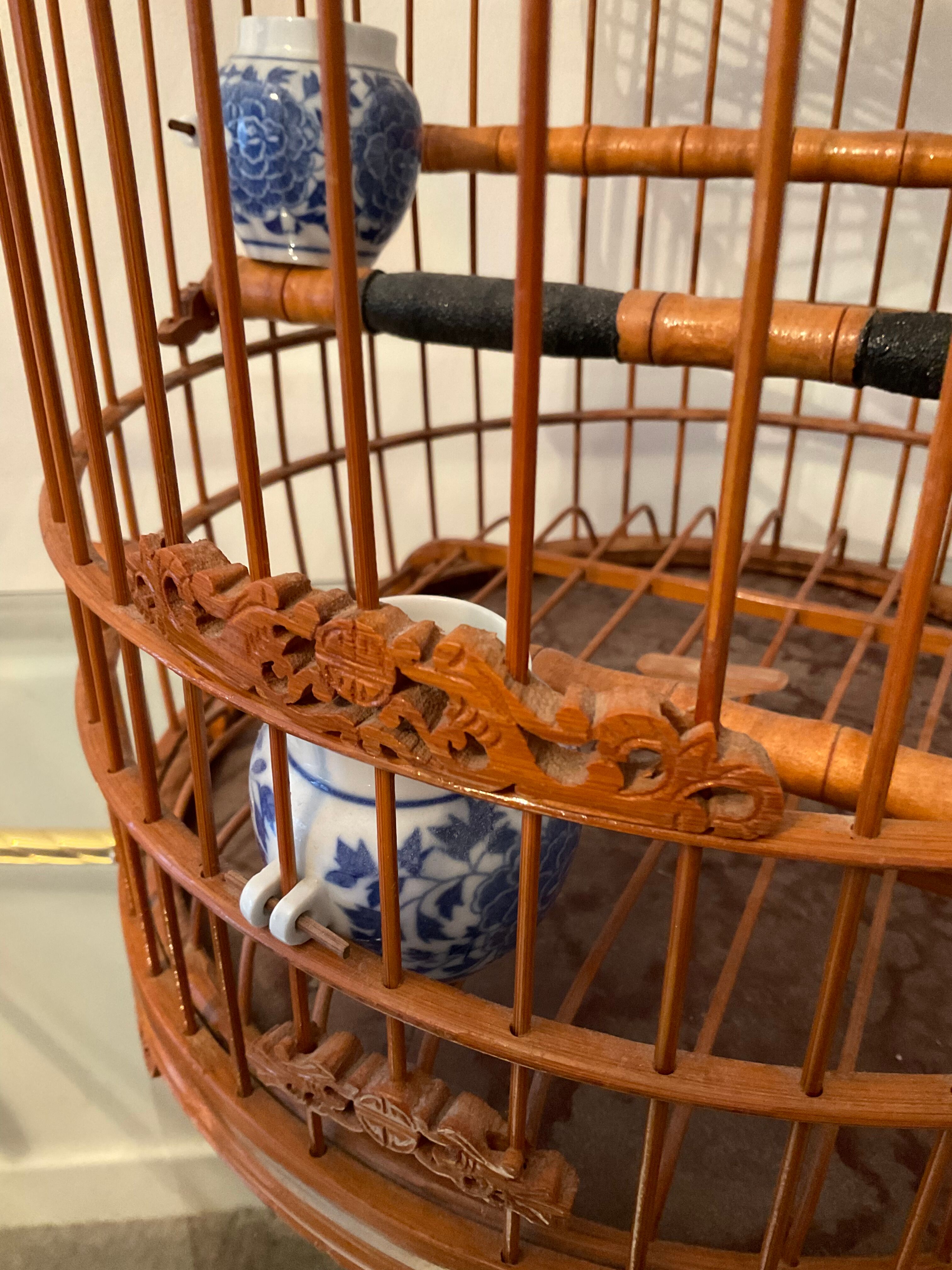 Ancienne cage à oiseaux en bois et rotin