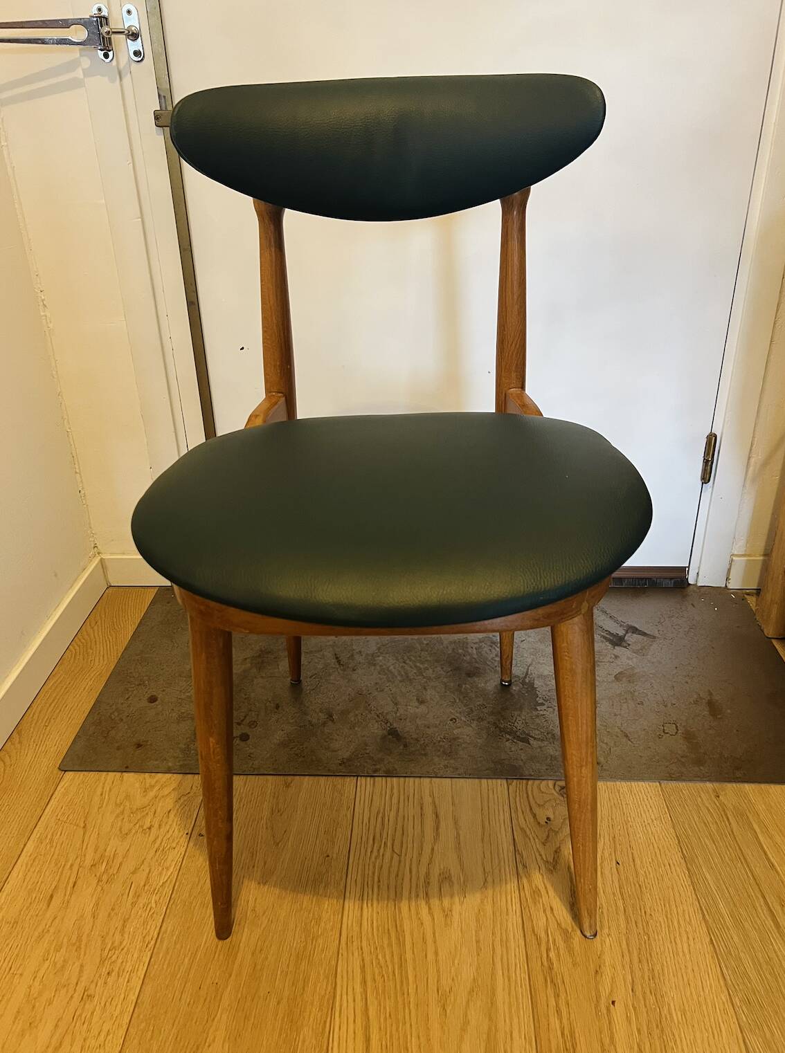 (Lot) 3 Chairs Pierre Guariche Model Licorne