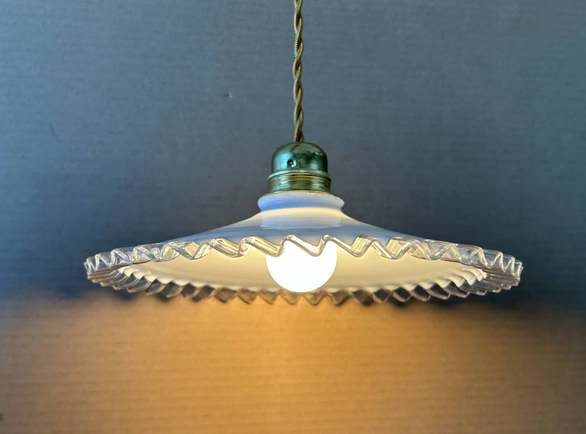 Suspension opaline ancienne