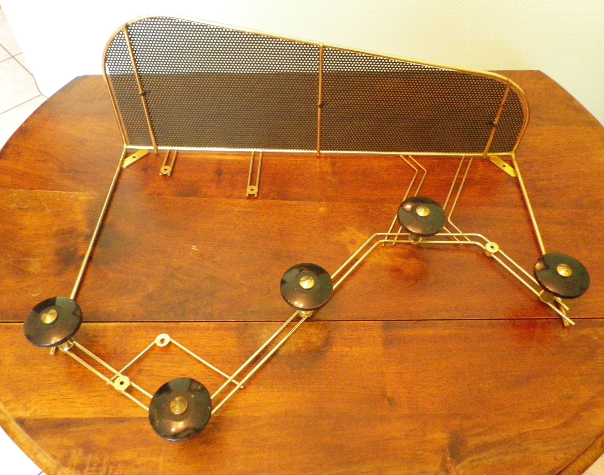 Wall coat rack