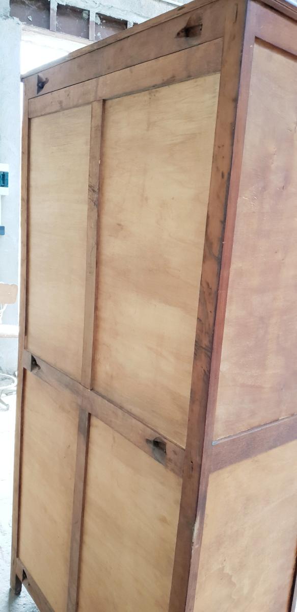 Parisian wardrobe with sliding doors