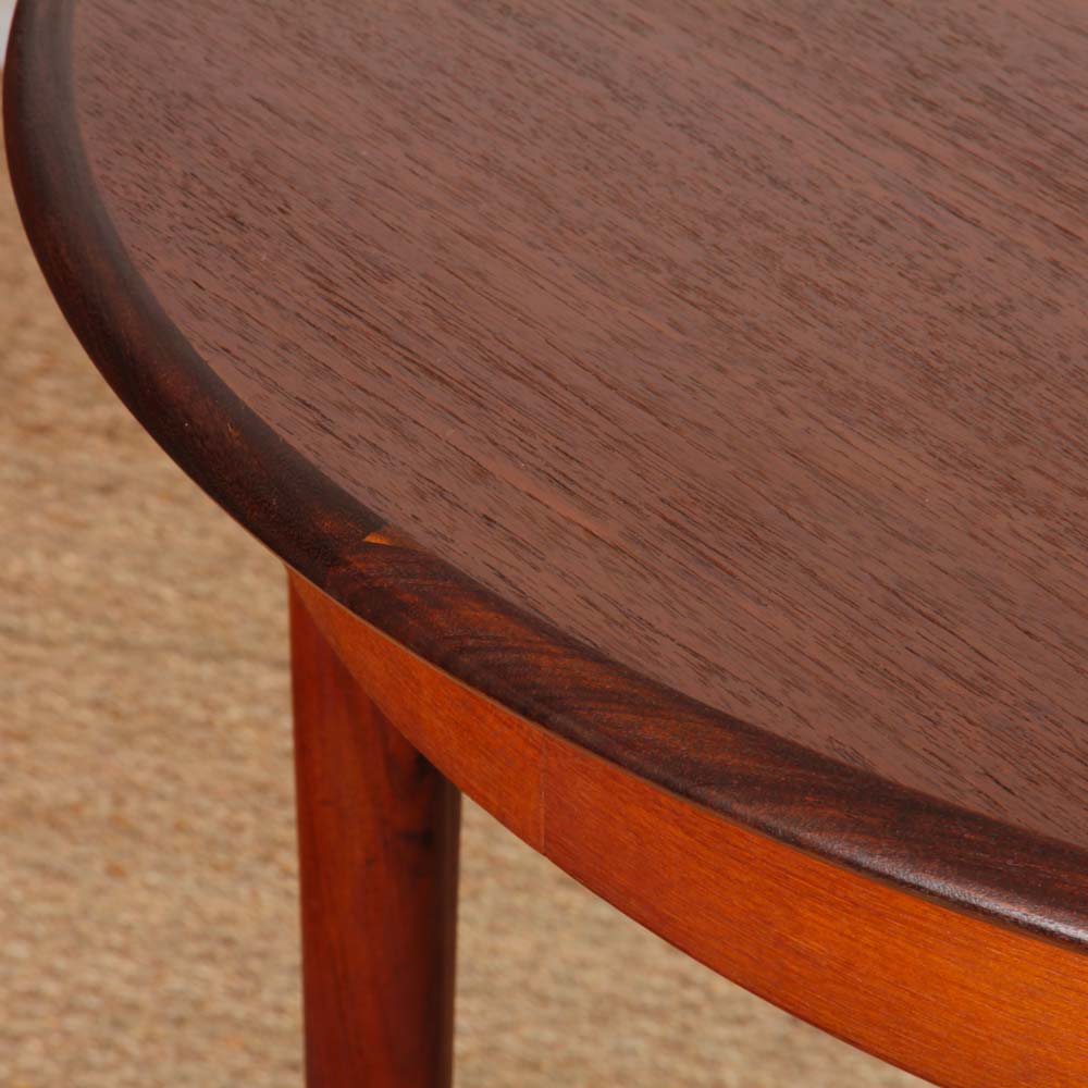 Round extendable dining table in teak, Scandinavian design, 1960.