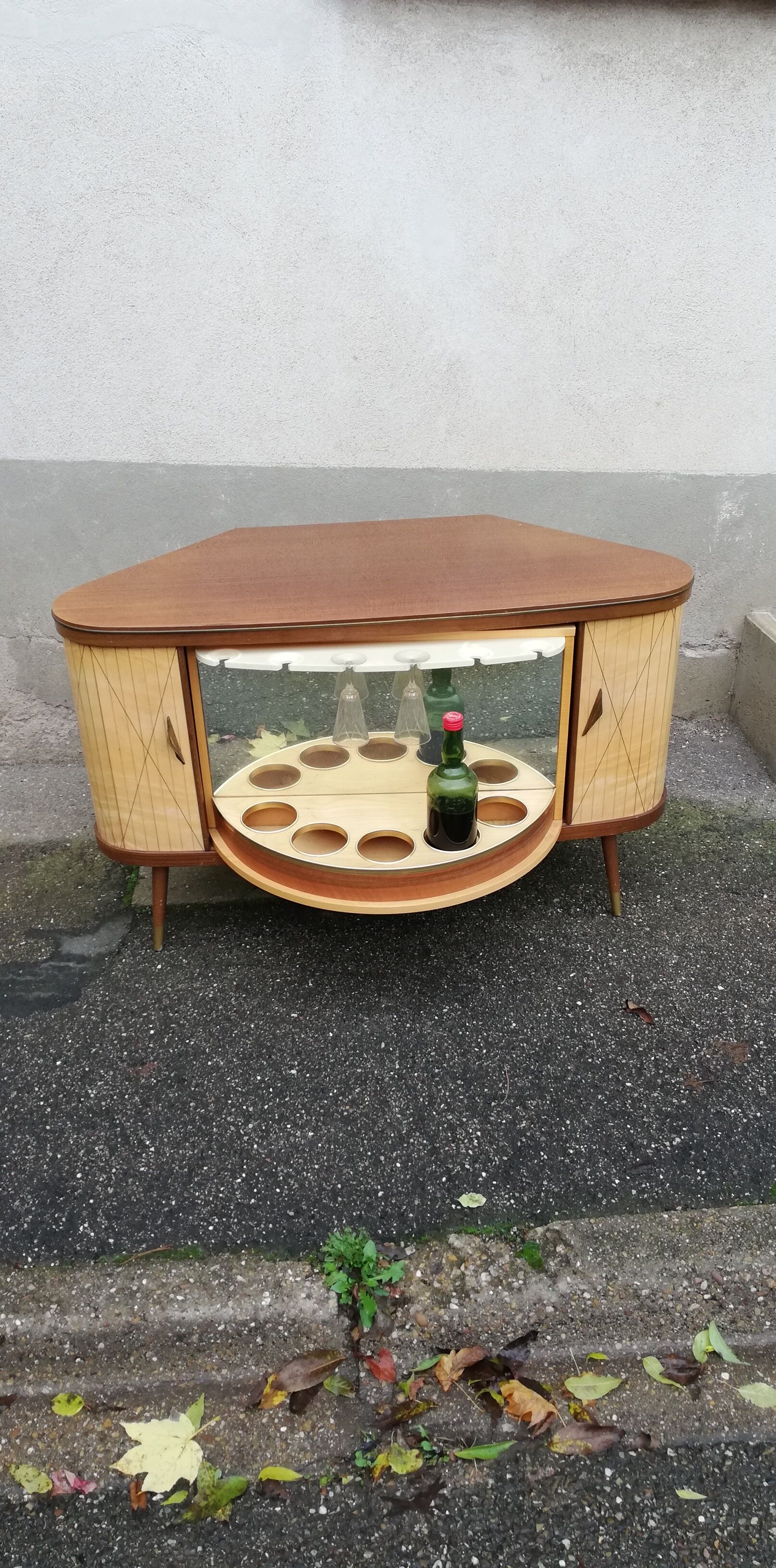 Vintage corner bar