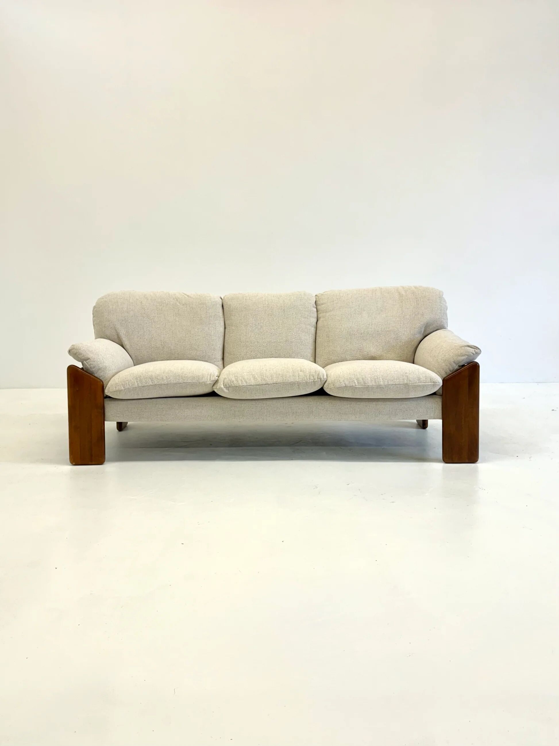 Cream Sapporo sofa by Mario Marenco for Mobil Girgi