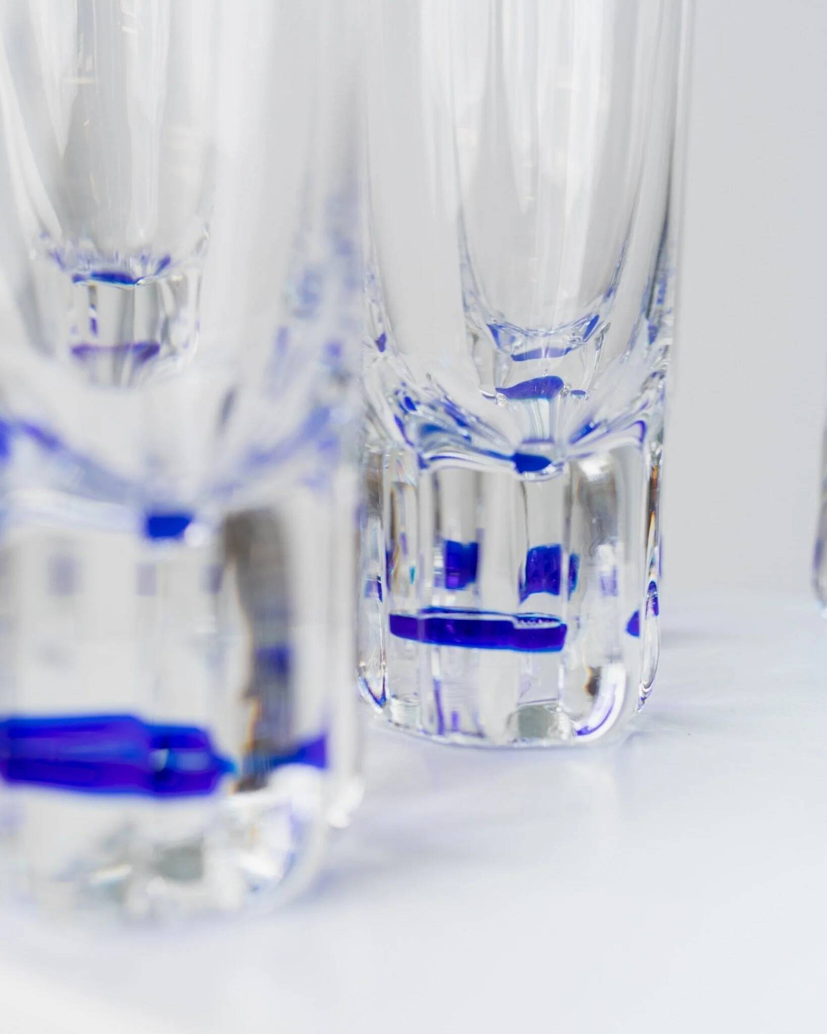 6 vintage drinking glasses from Italy from the 1980s - Set of transparent royal blue water glasses - Mid-Century design