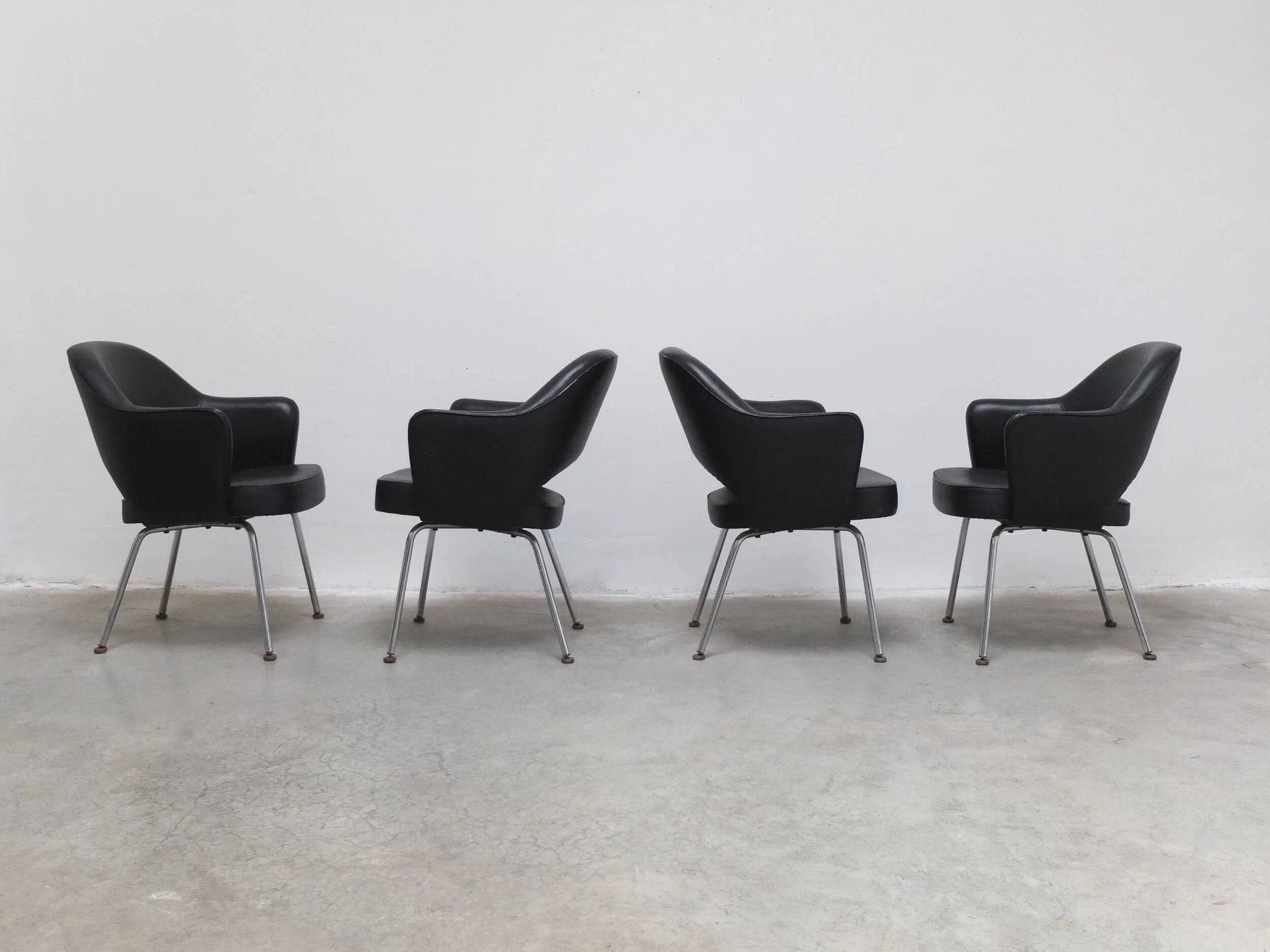 Ensemble original de 4 fauteuils 'Executive' par Eero Saarinen pour Knoll, années 1960.