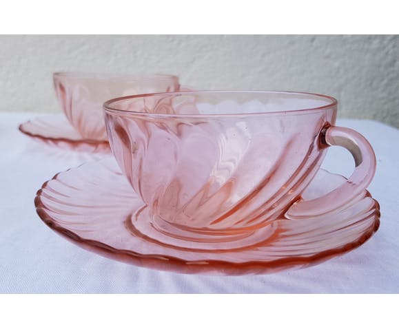 6 cups and saucers in pink glass, 60s