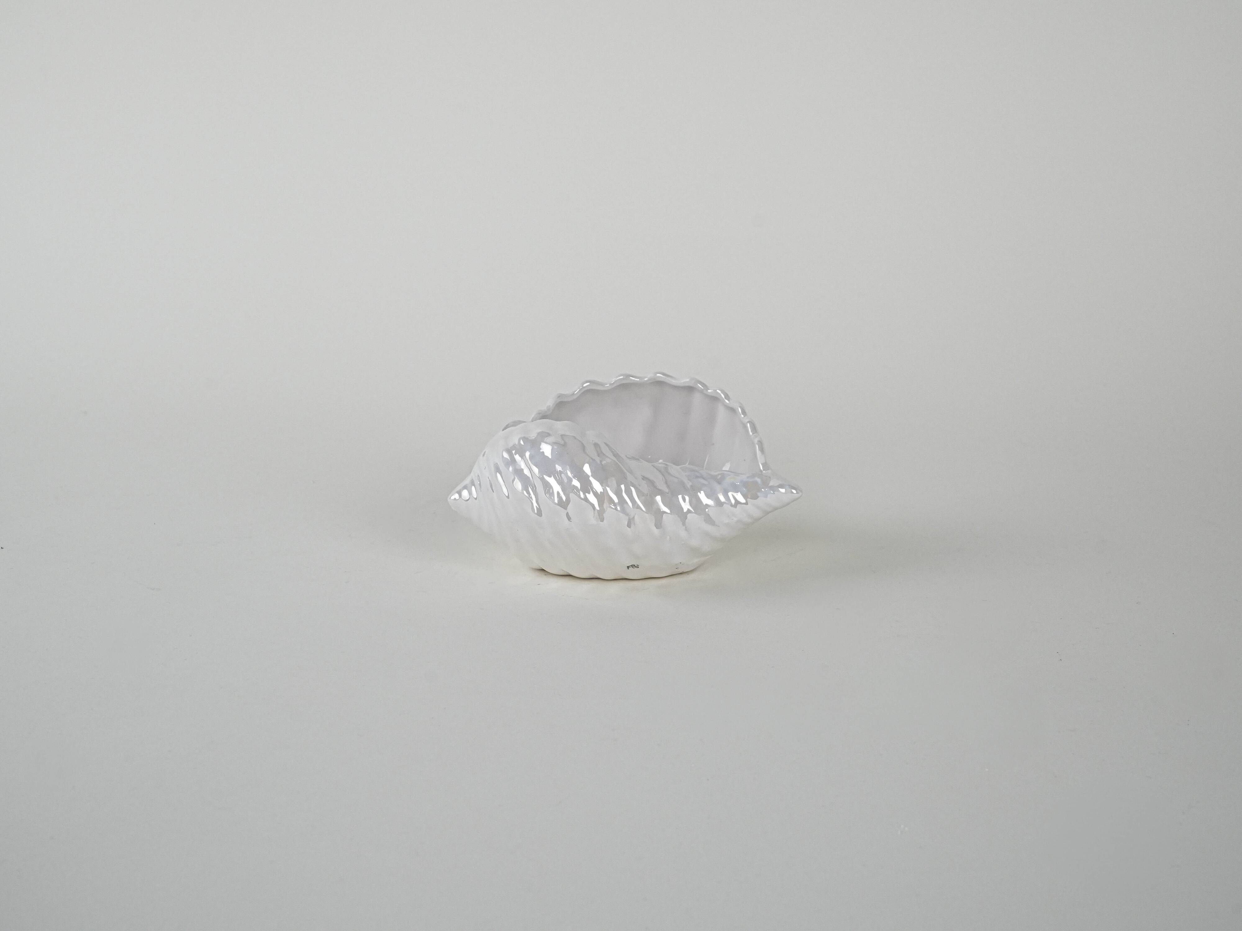 Decorative porcelain seashell, Italian design, 1970s, production: Italy