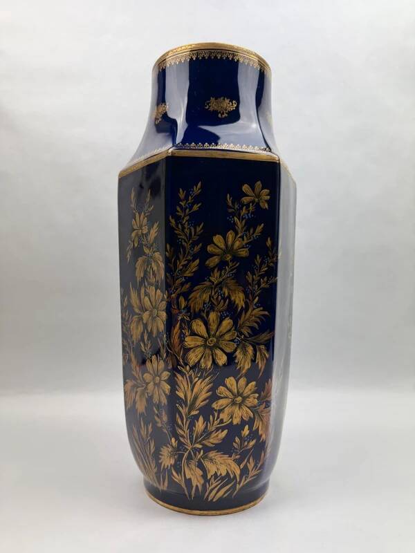 Octagonal vase in Limoges porcelain, oven blue and gold decoration, 20th century