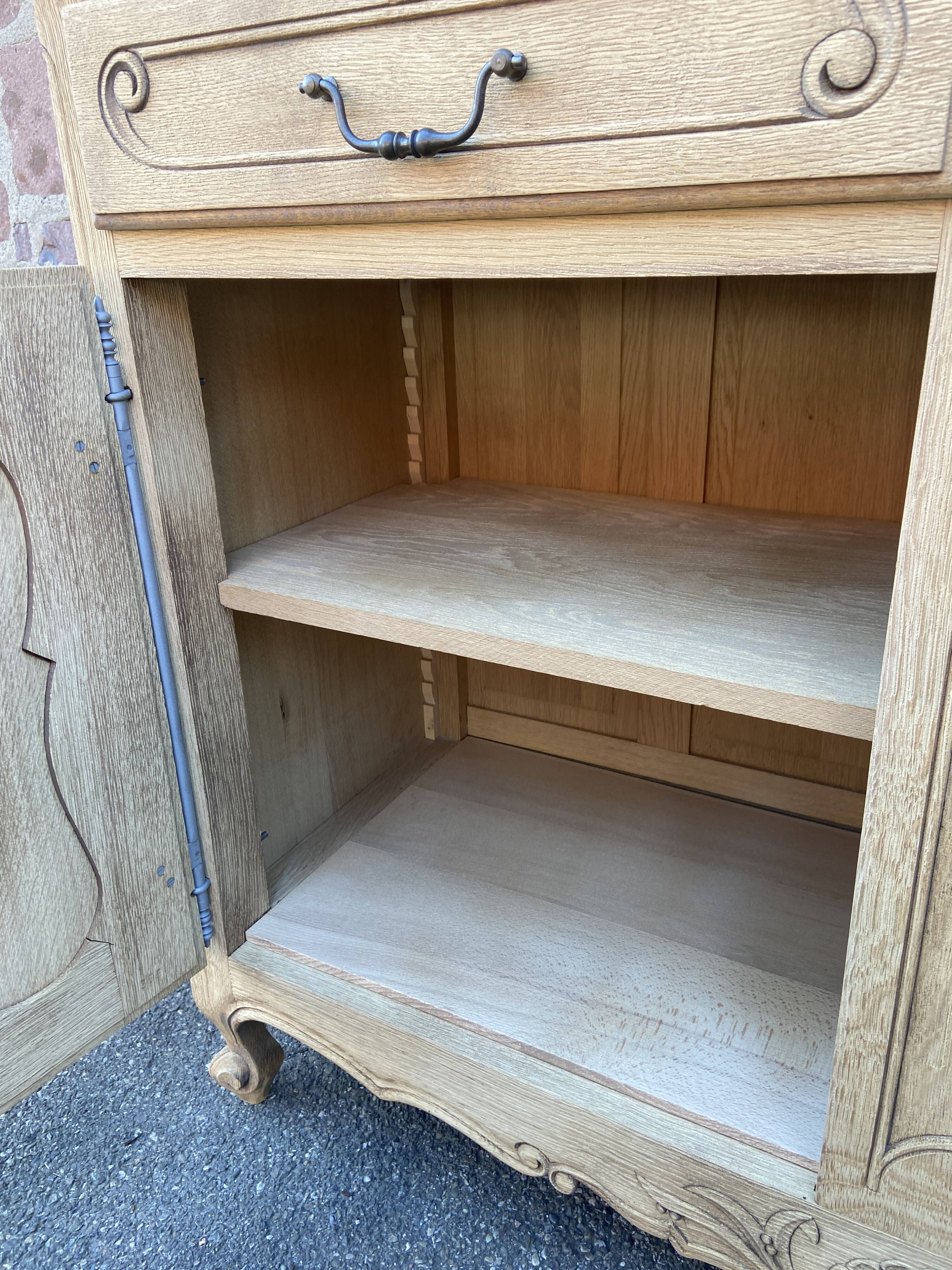 Buffet Baroque Louis XV in natural oak