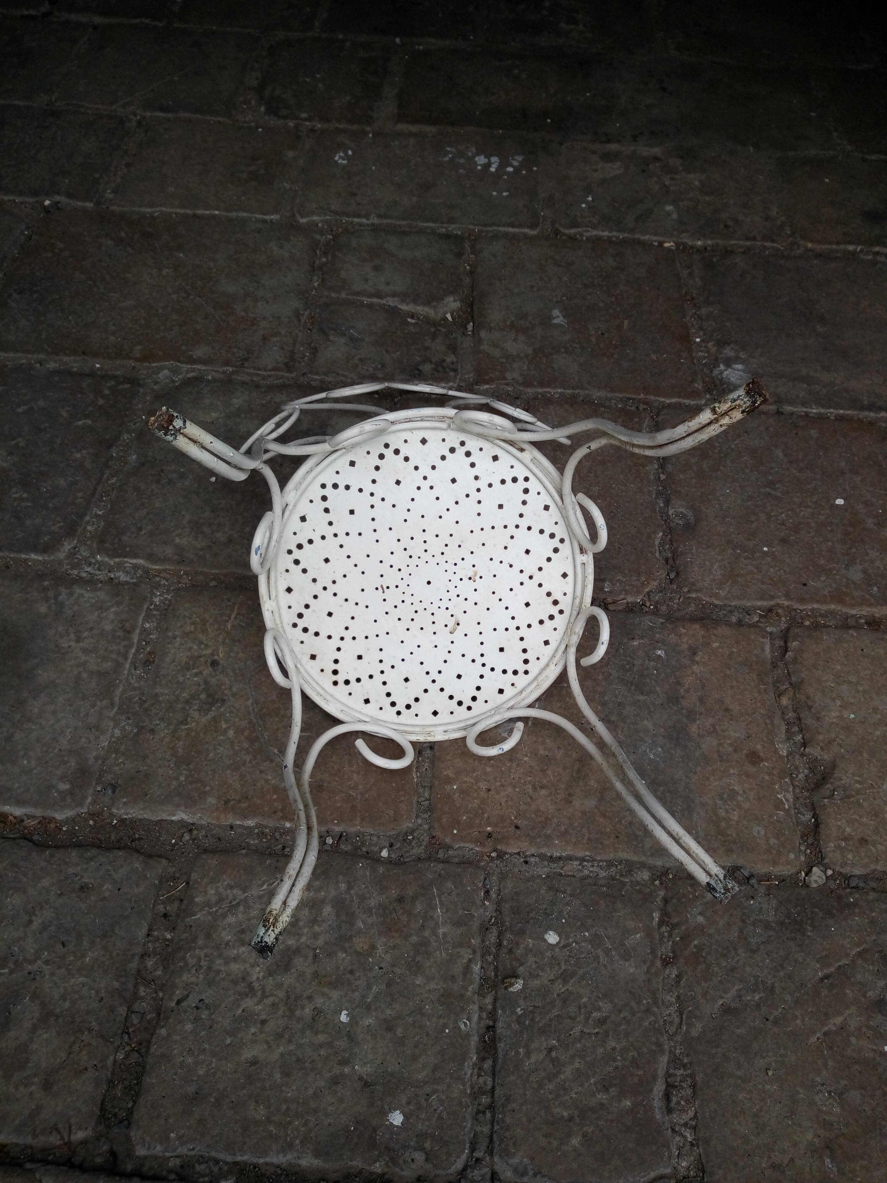 Chaise de jardin en fer forgé