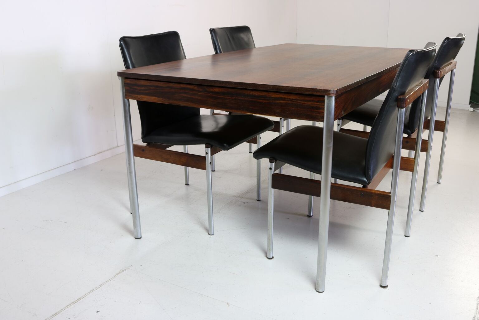 Dutch design dinner set for Thereca