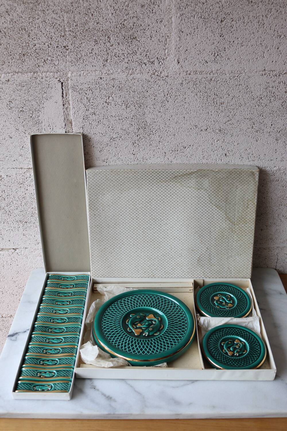 Set of trivets / bottle knife holder barbotine from the 1950s.