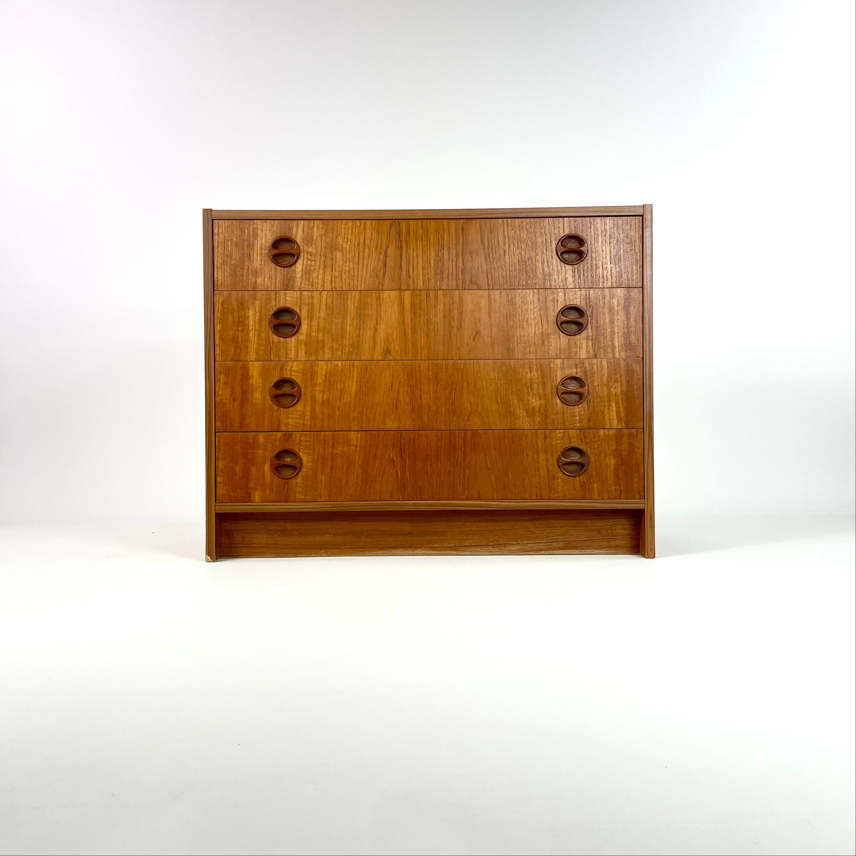 Vintage chest of drawers