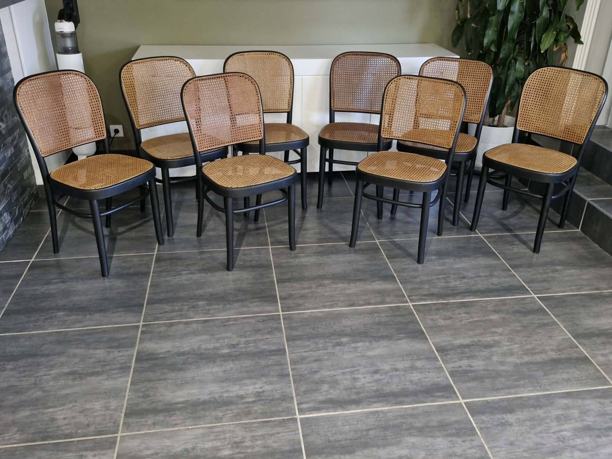 Set of 8 chairs no. 811 after Hoffmann, 1990s