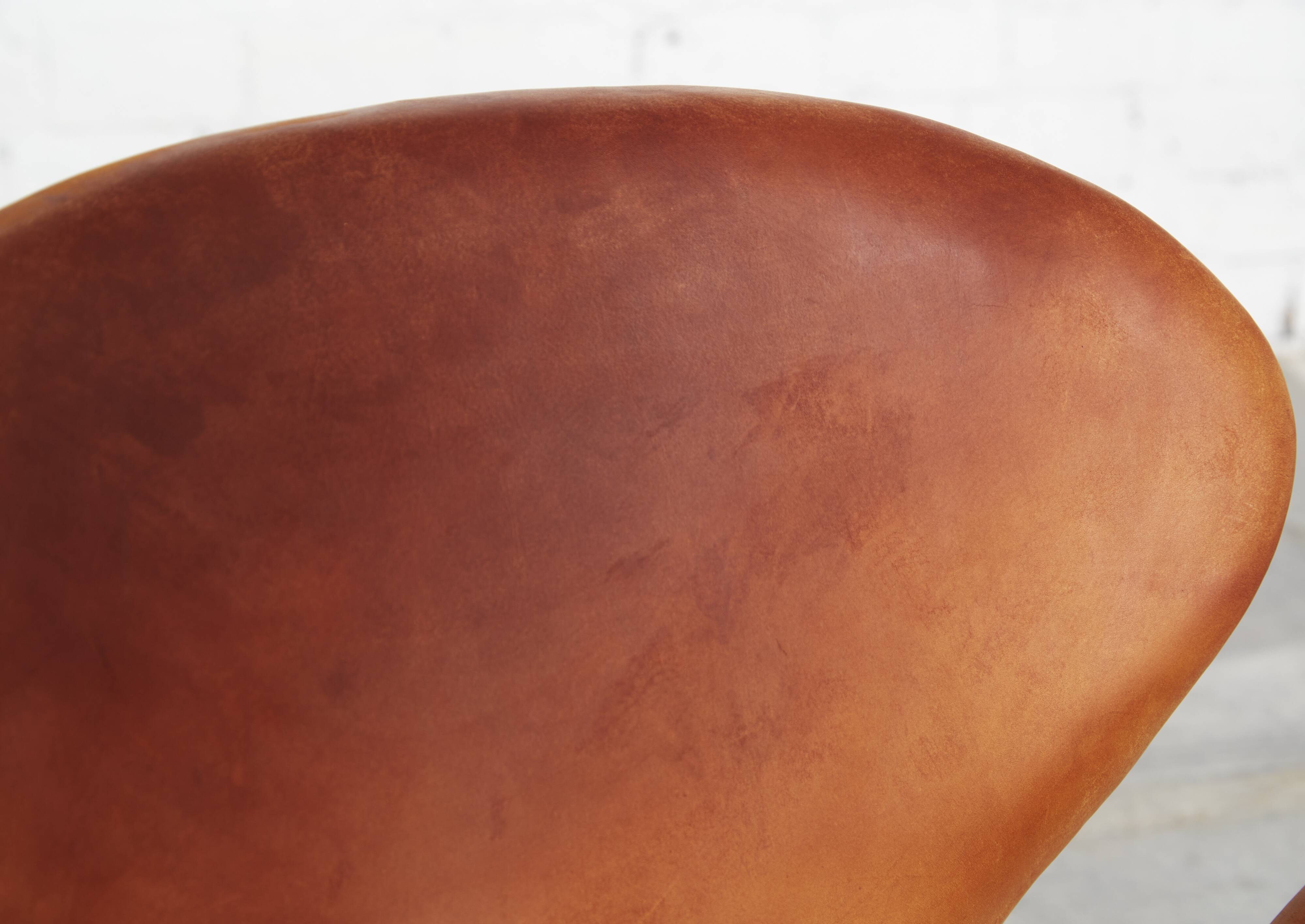 Swan Chair by Arne Jacobsen for Fritz Hansen