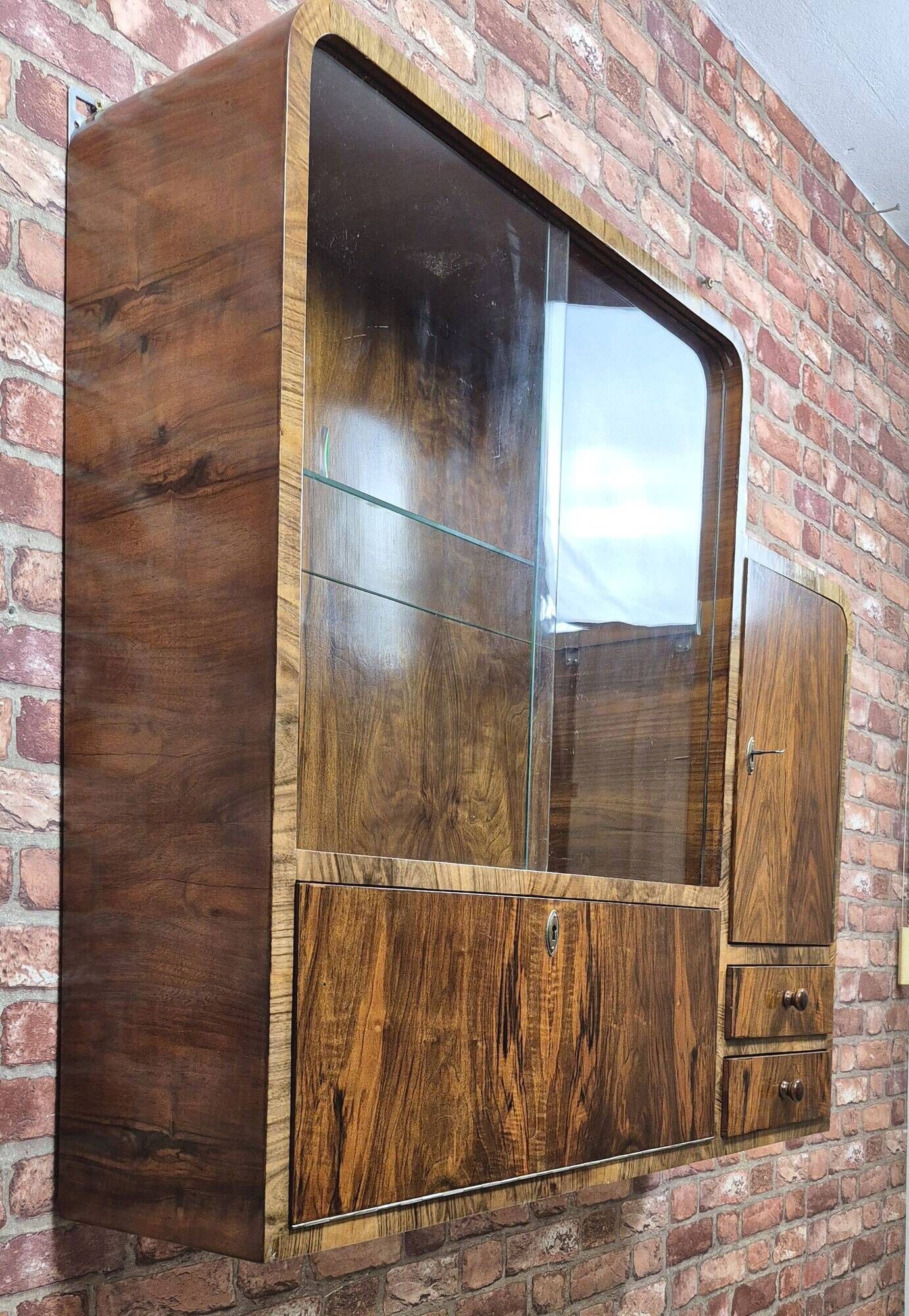 Vitrine Art Déco en noyer rénovée avec bar, rétro, vintage, années 40