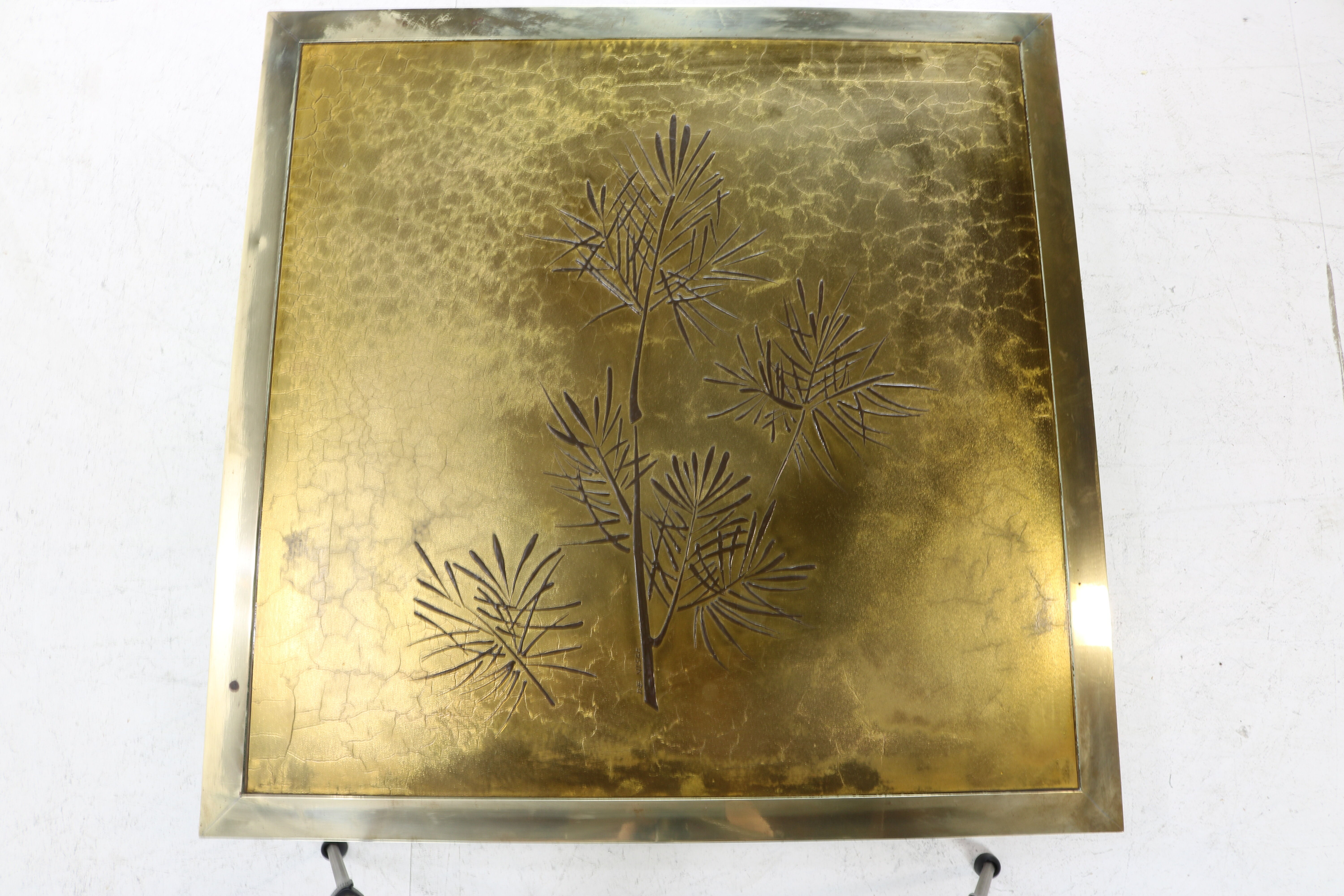 Table basse en laiton design belge avec décoration d’arbre par De Nisco