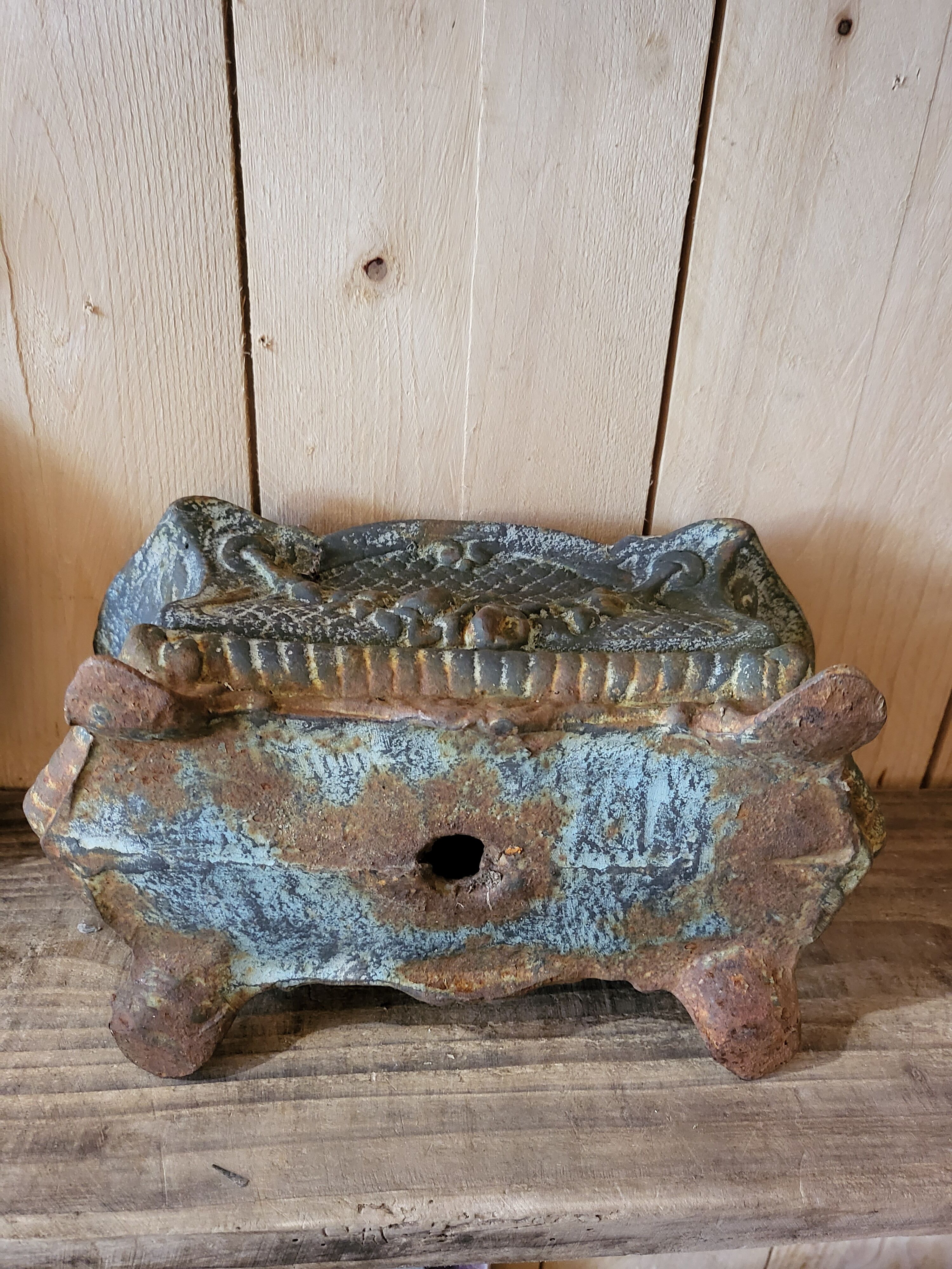 Cast iron planter