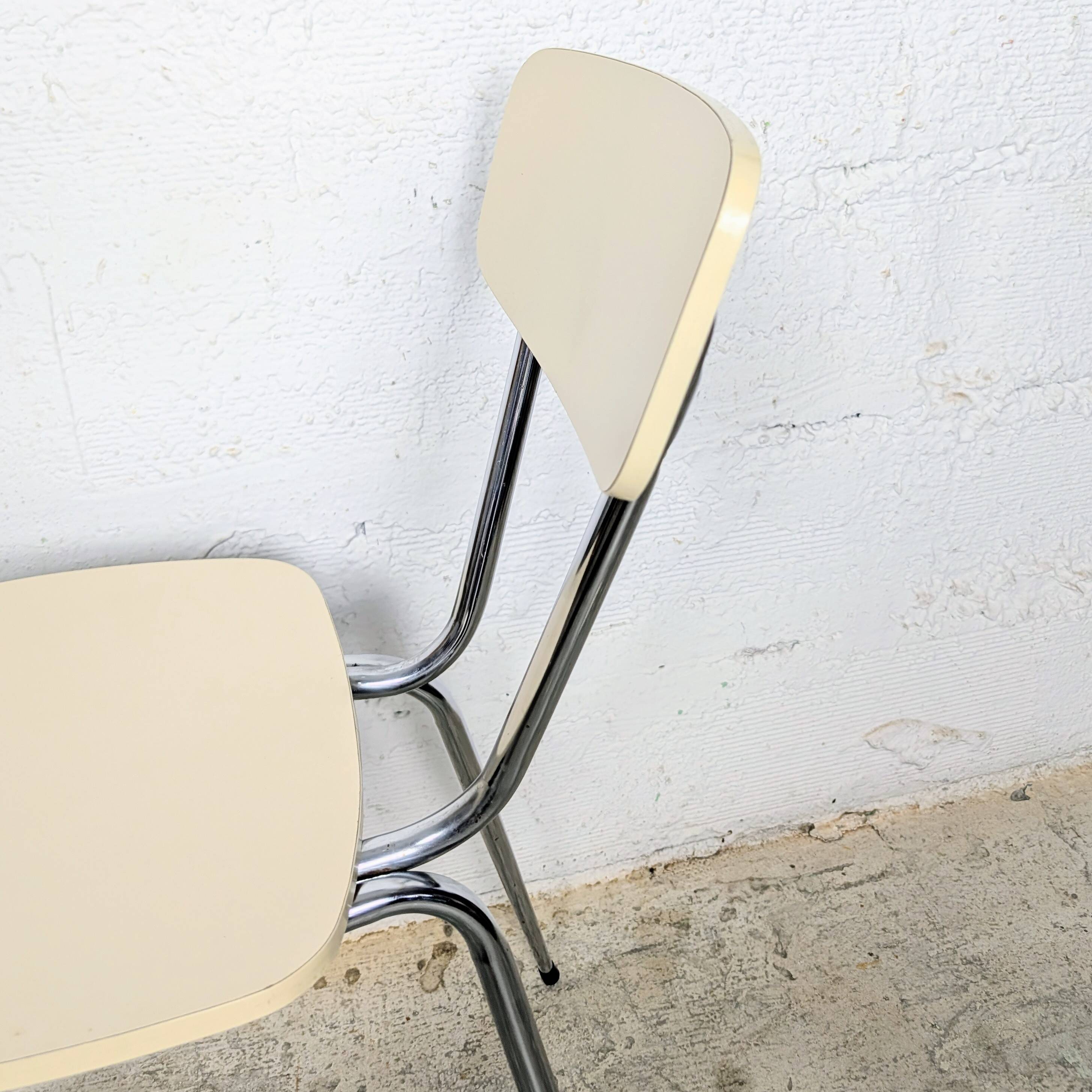 Chaise en formica