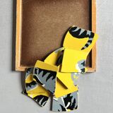 Wooden frame puzzle from the 1940s/50s depicting a cat on a yellow background.