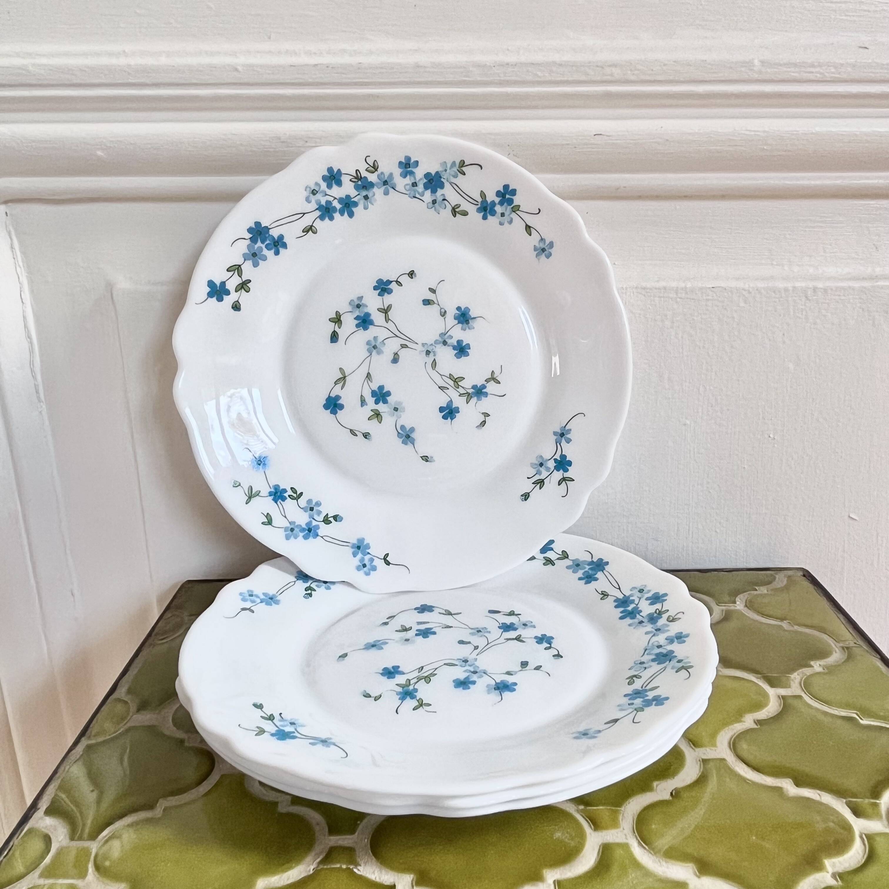 Assiettes à dessert fleurs myosotis Arcopal