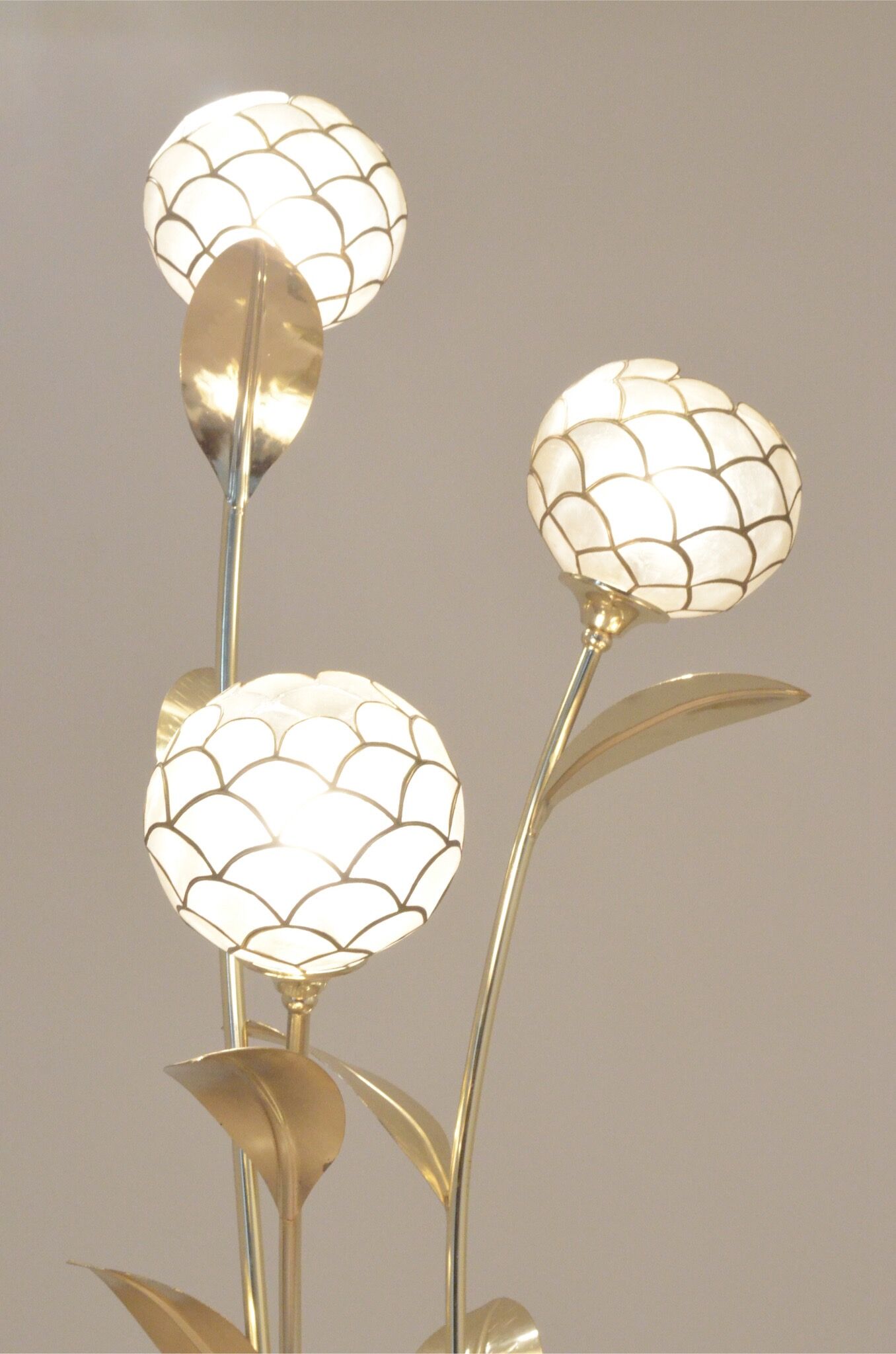Lampadaire floral laiton & nacre 1970s