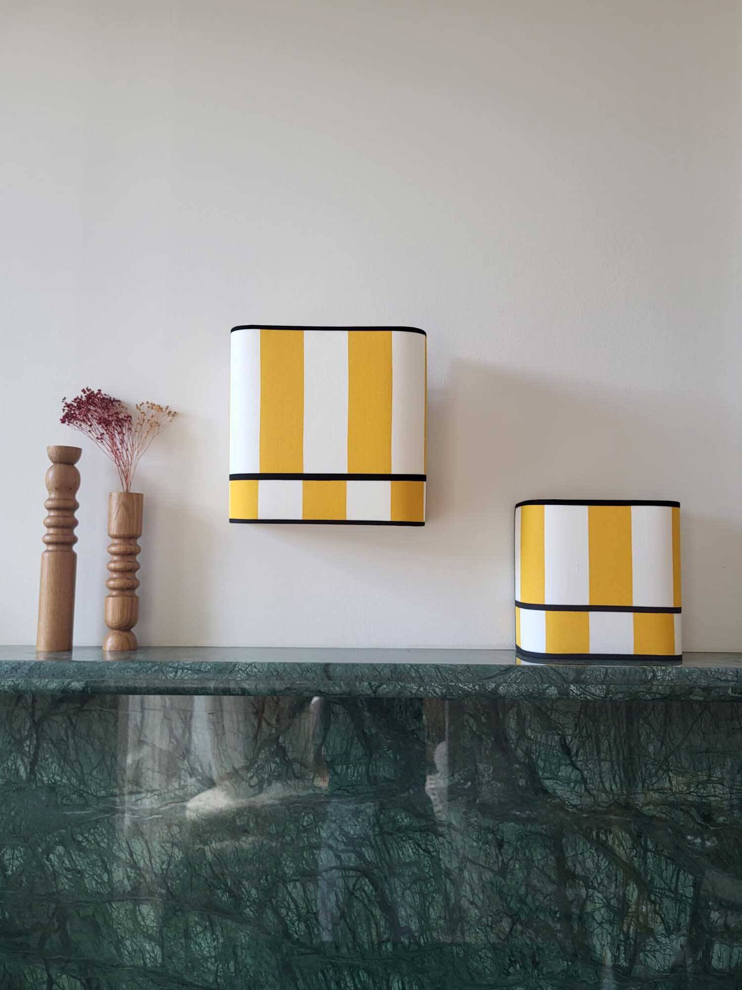 La divine – yellow deckchair striped wall light (small model).