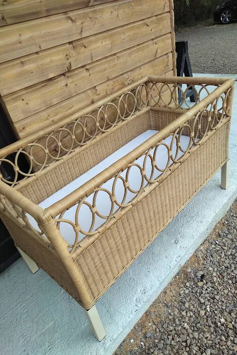 Rattan baby bed