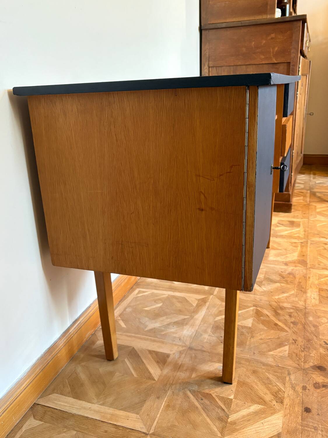 Adult desk with compass feet