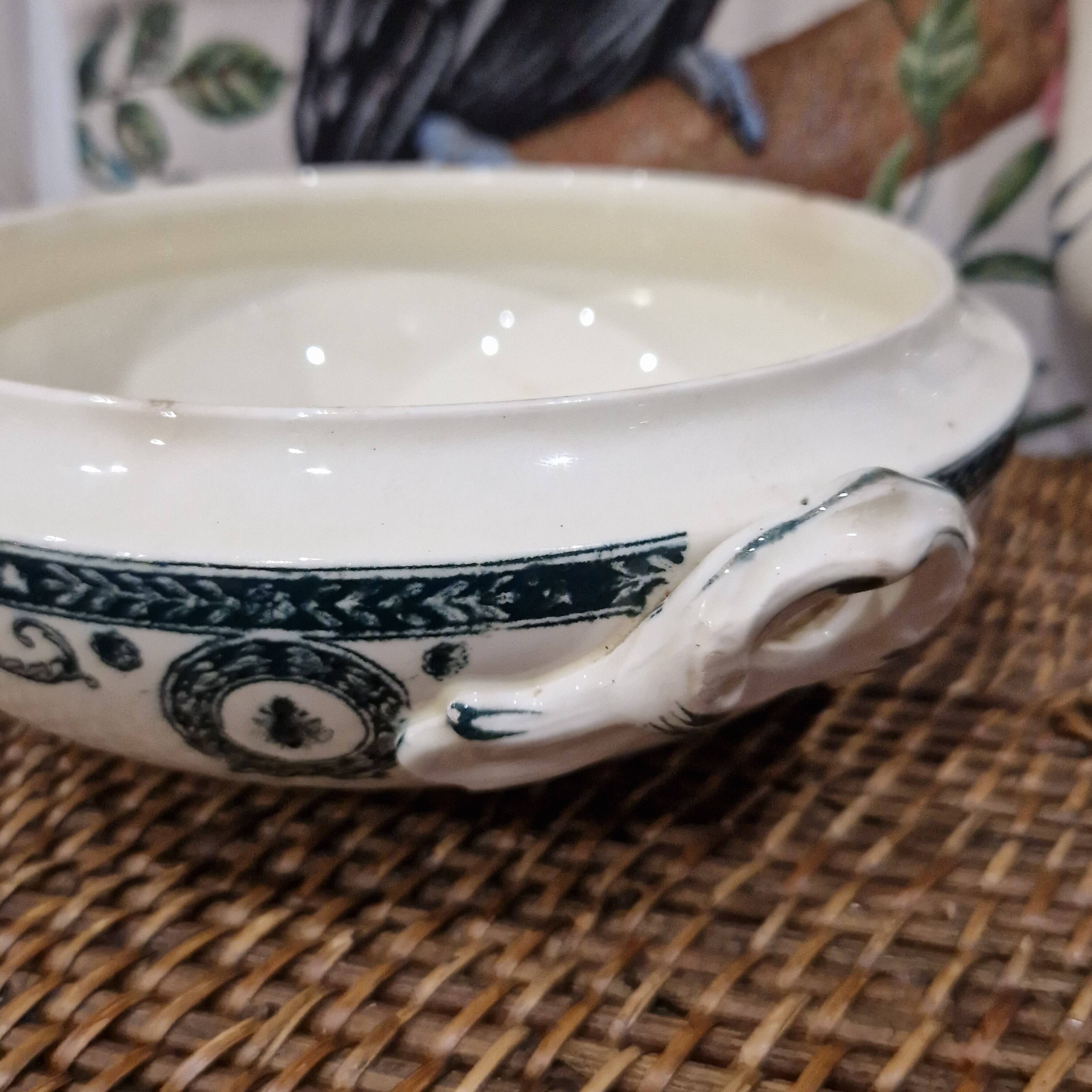 Petite soupière rare terre de fer ancienne salins rigal ameline motif cambaceres décor bleu abeilles