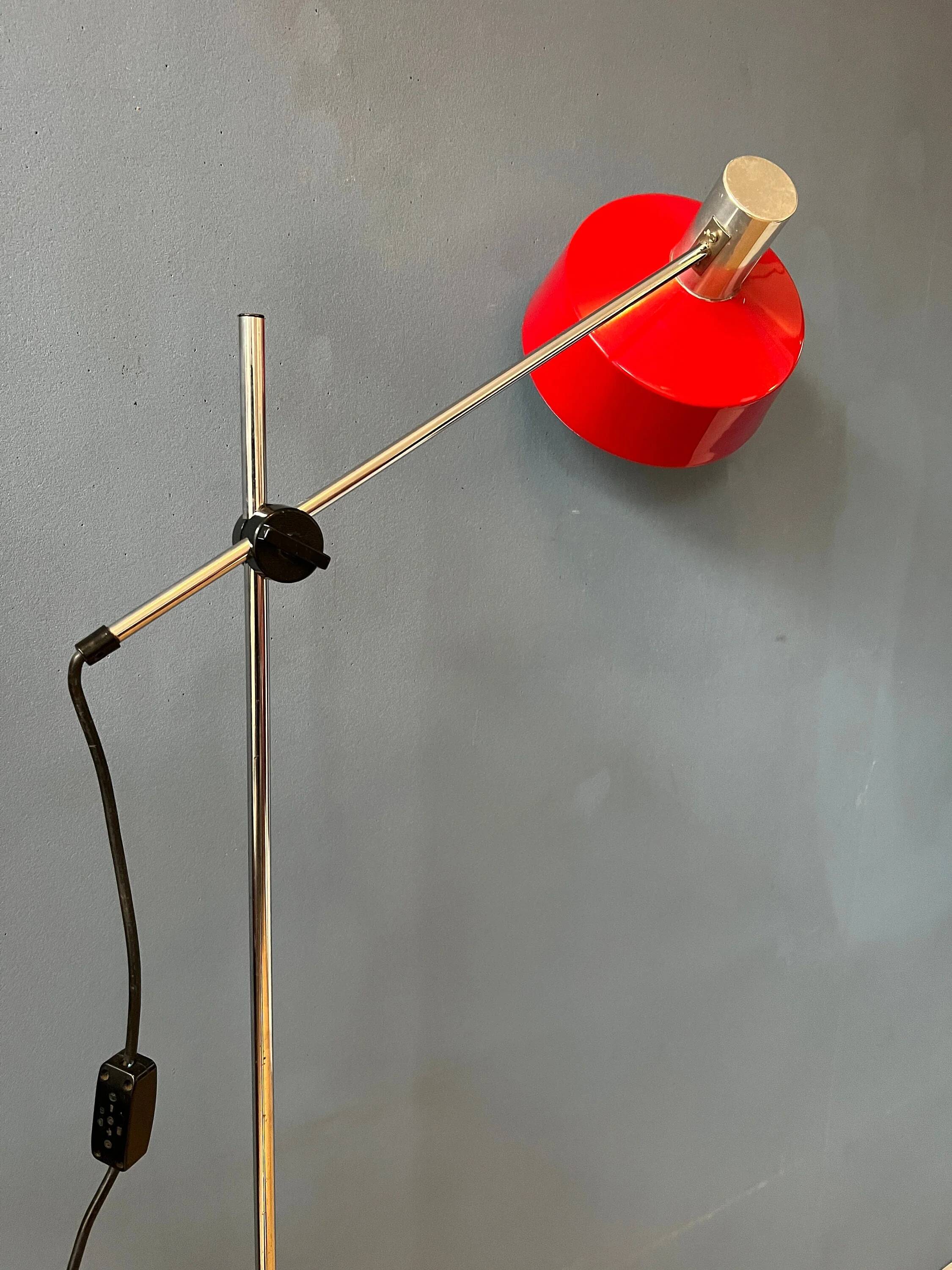Adjustable red floor lamp in the style of Hoogervorst.