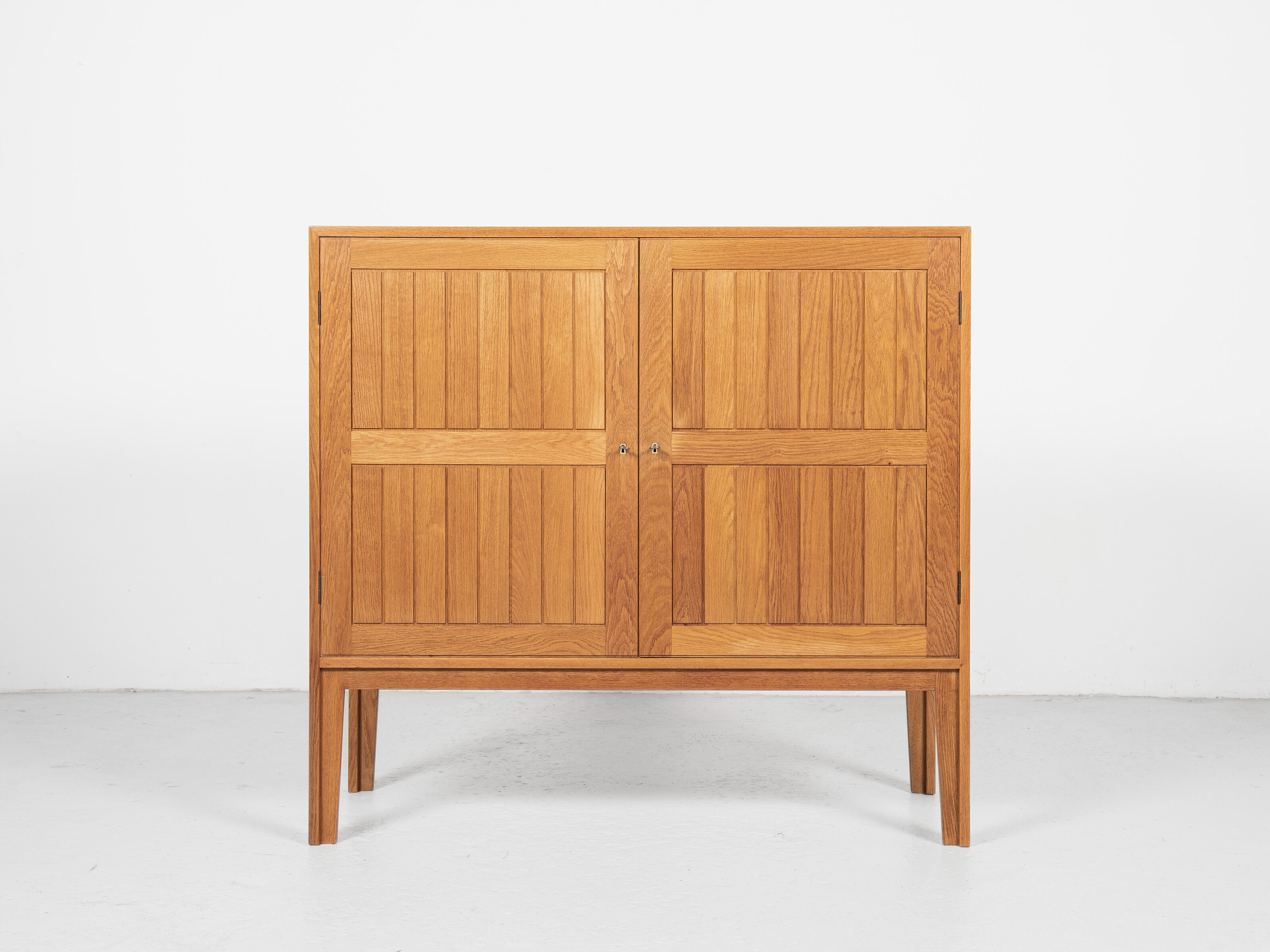 Midcentury Danish cabinet in oak by Kurt Østervig for Vamo 1960s