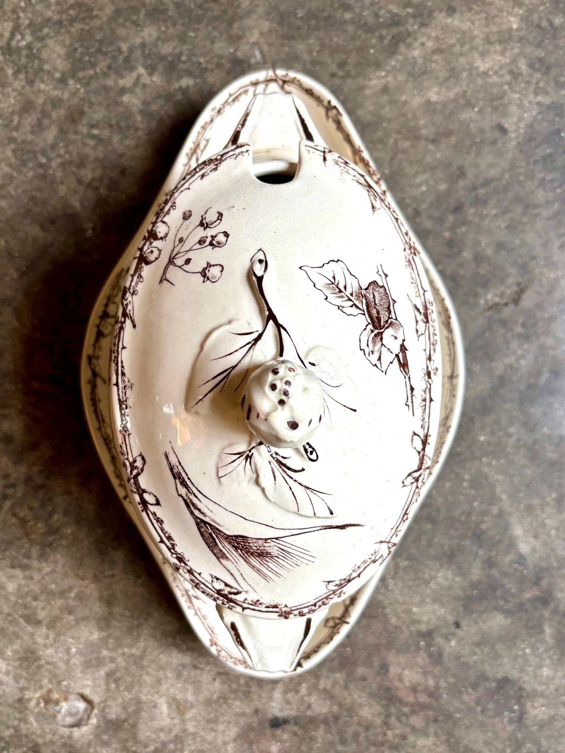 HB & Cie brown ironstone gravy boat with lid