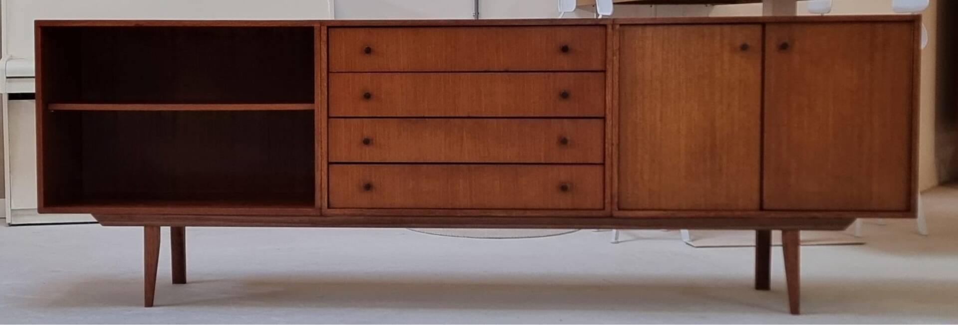 Buffet du milieu du siècle