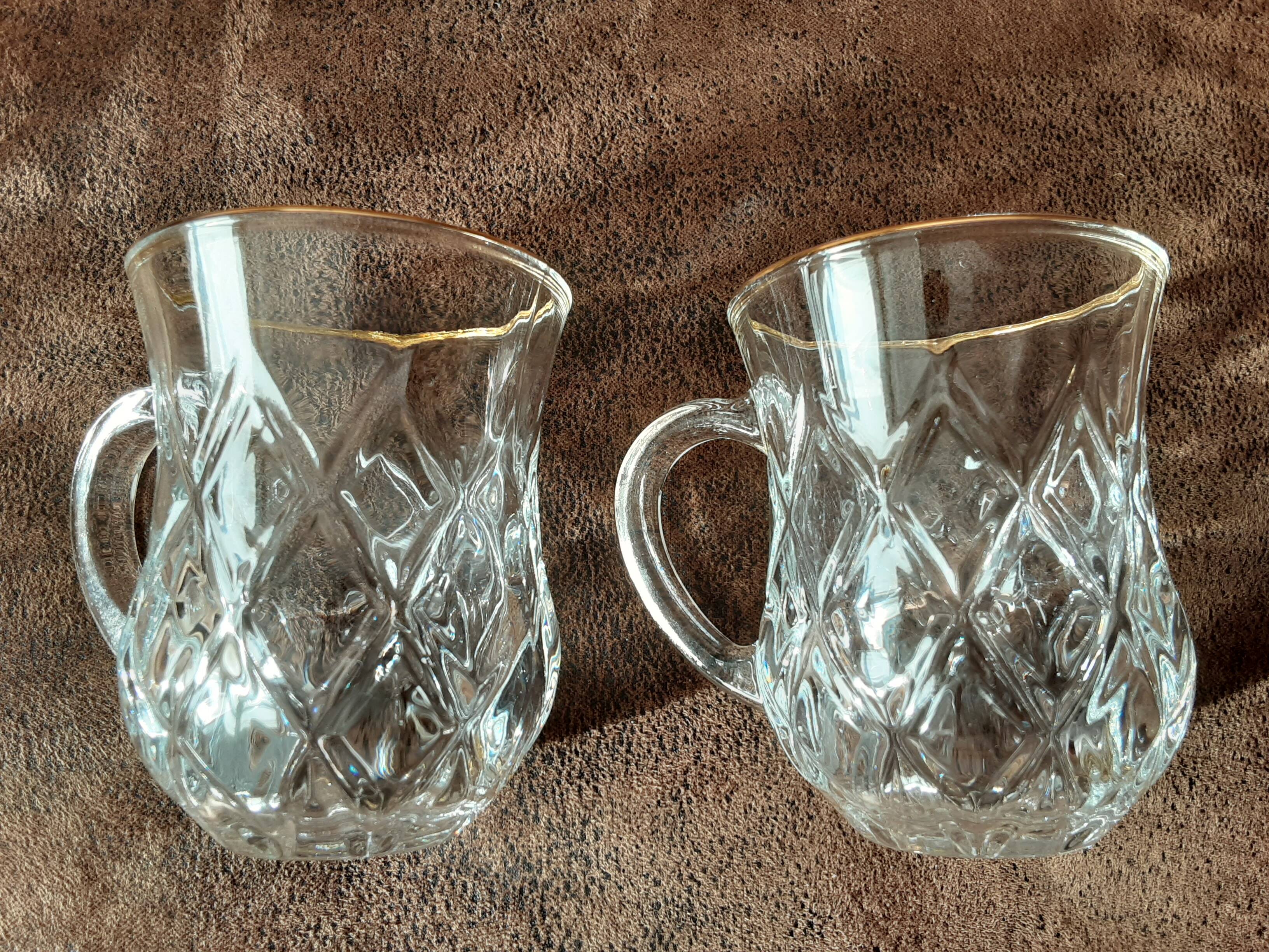 Set of 2 stylish glasses/cups
