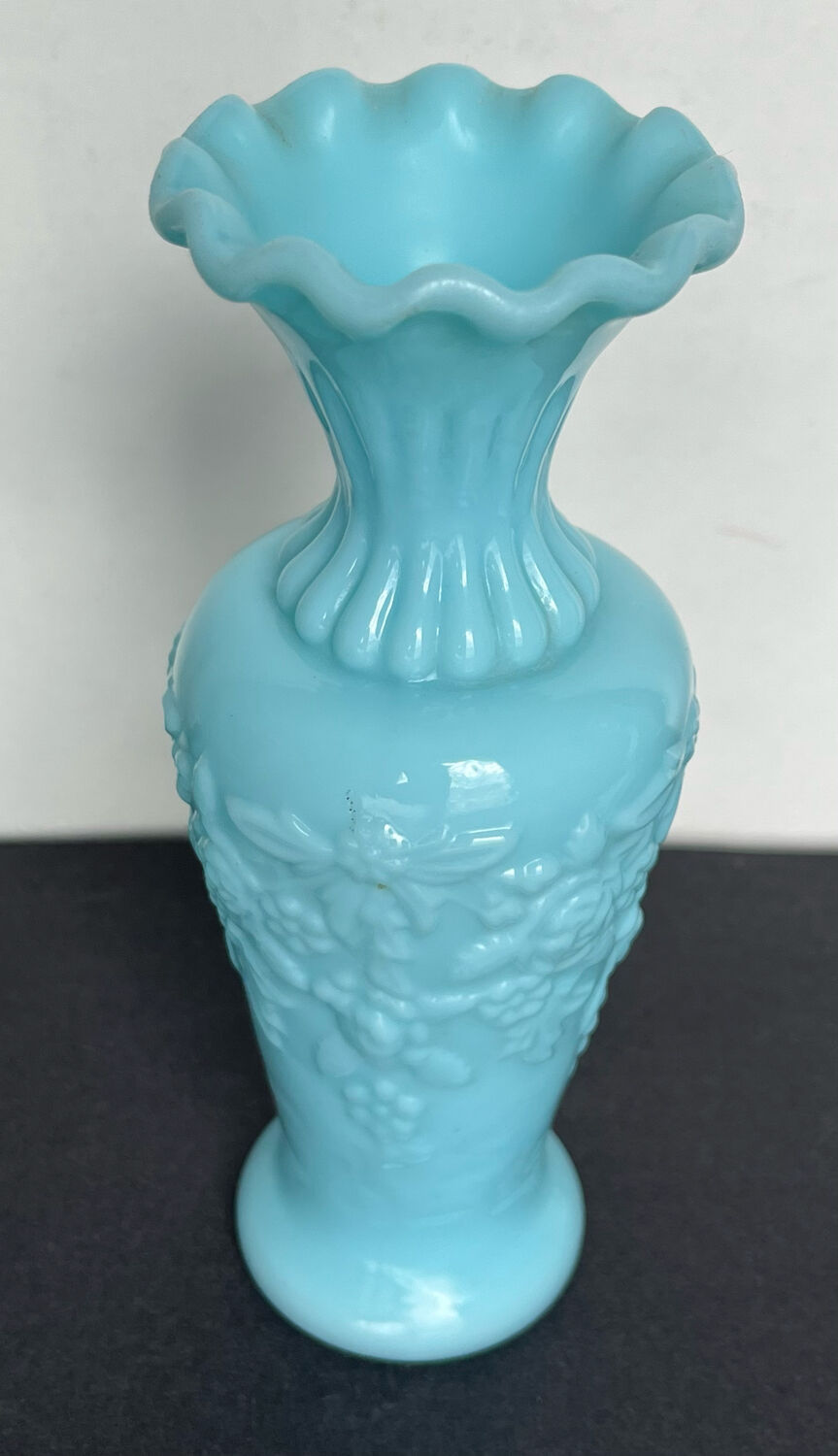 Pair of opaline candlesticks and its vase
