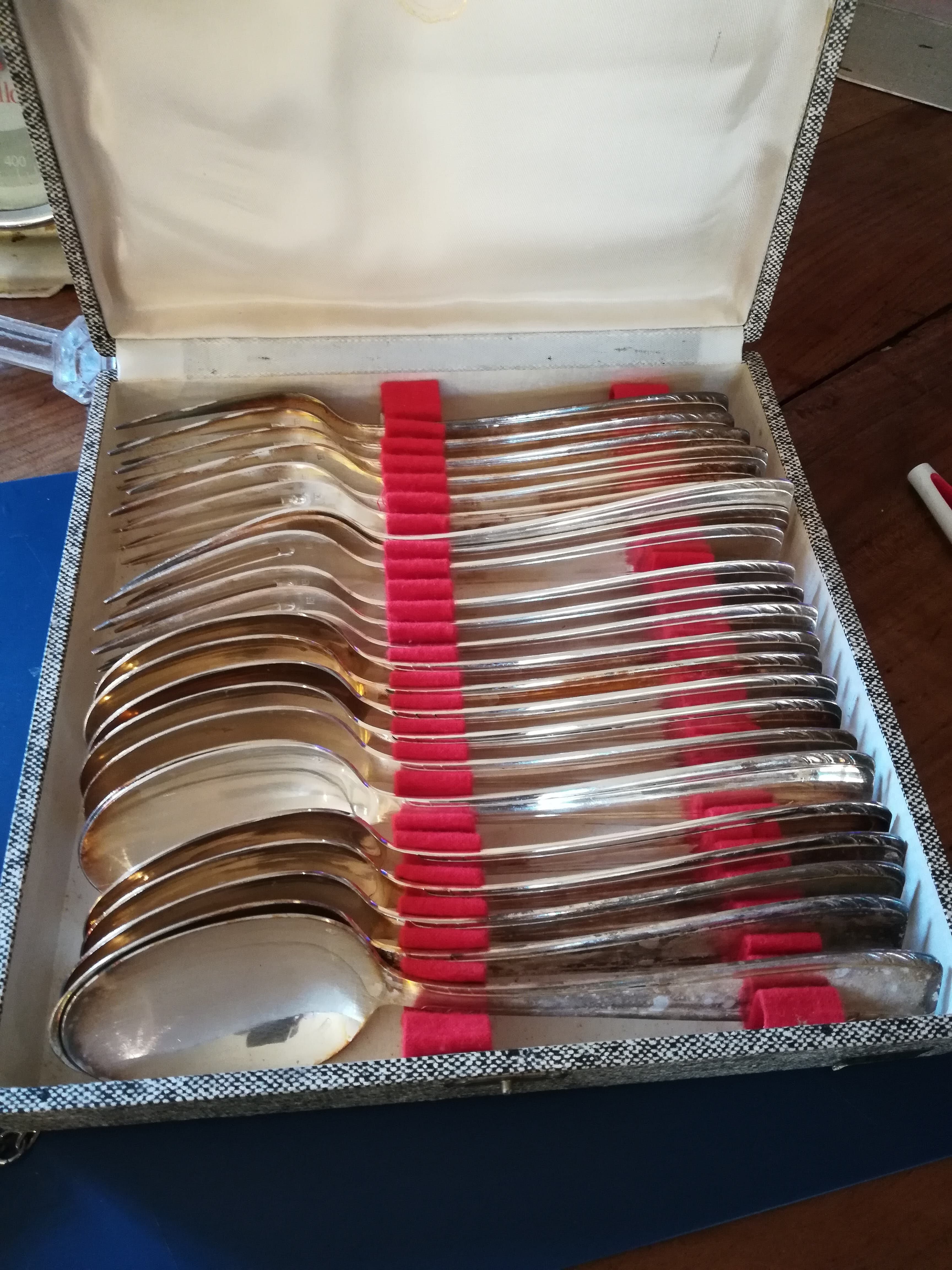 Silver-plated cutlery set