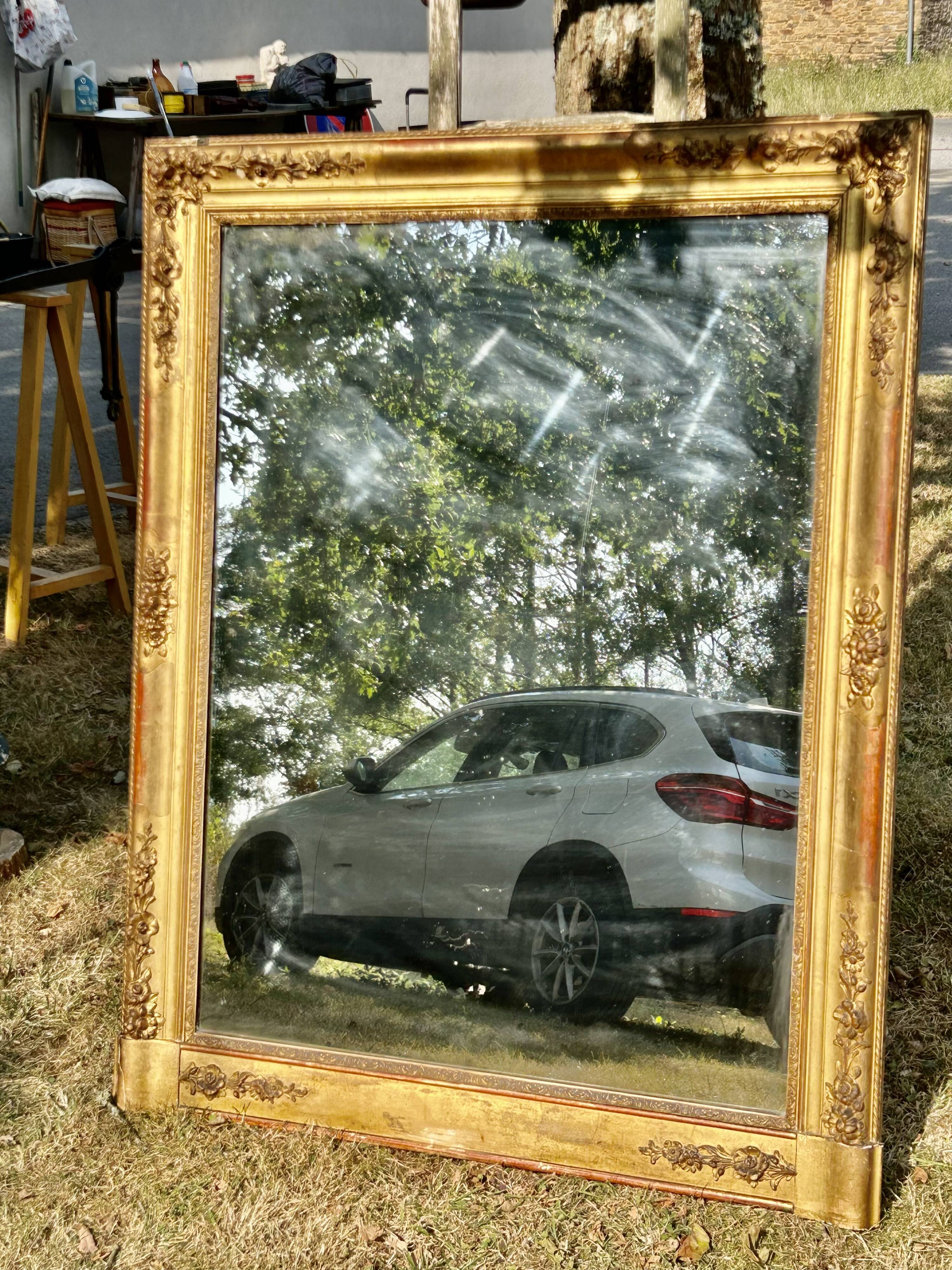 Grand miroir ancien doré à la feuille