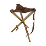 Foldable tripod stool in leather and wood