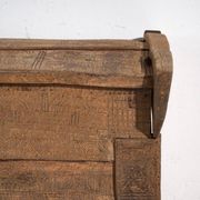 Coffre primitif ancien en bois – Transylvanie, vers 1850