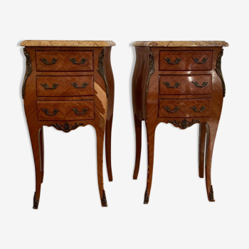 Lot de deux tables de chevet en bois de rose et marbre