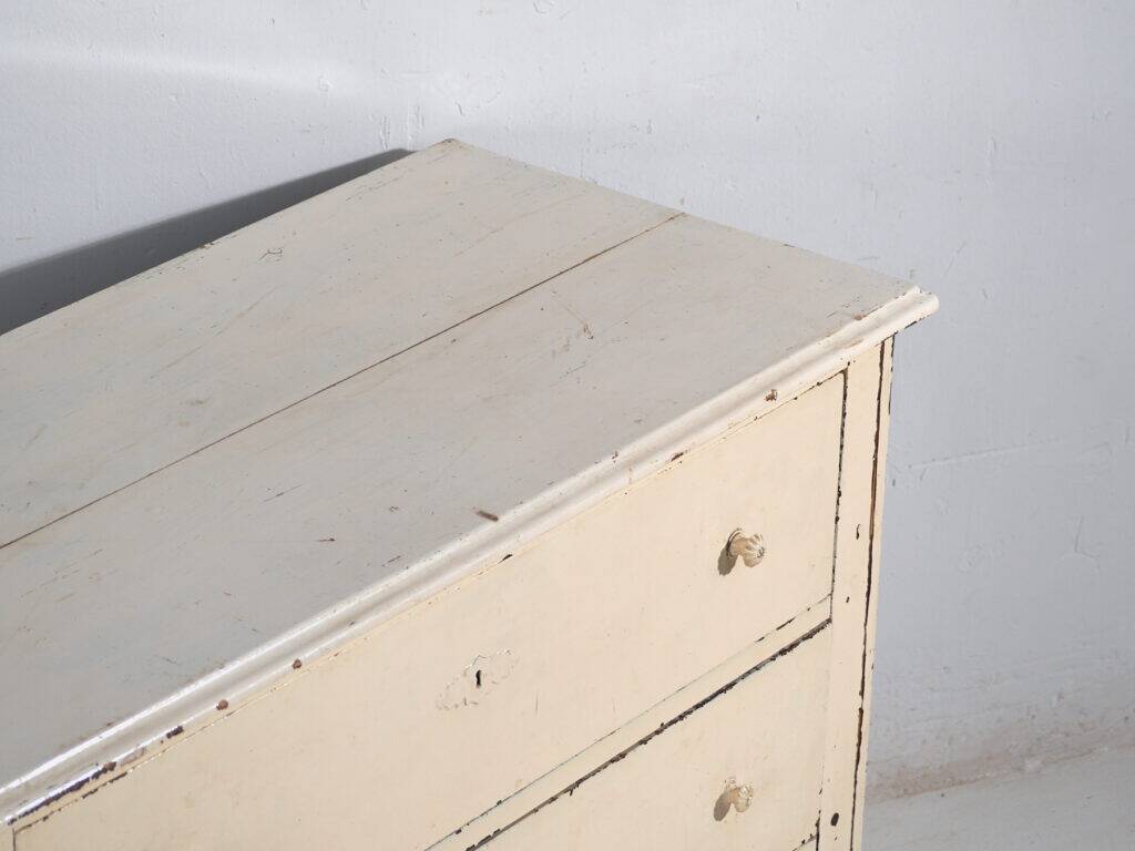 Commode ancienne en pin peint – Meuble rustique européen patiné – circa 1900