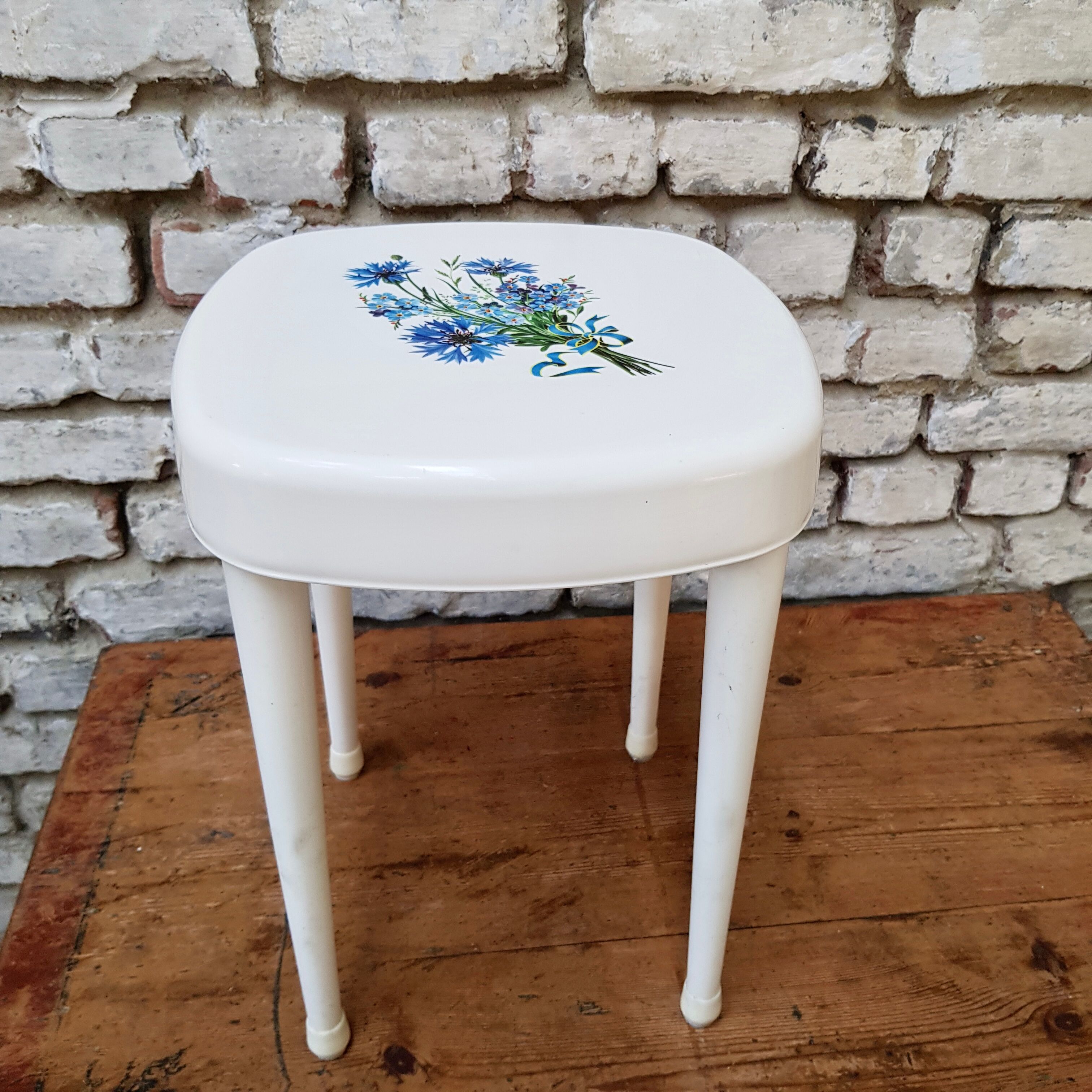 Syla stool